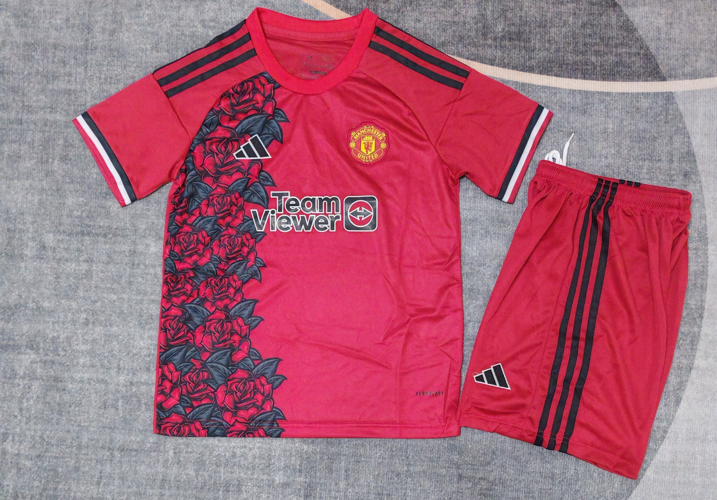 Kit infantil Manchester United Edição Especial 25/26 - Vermelho