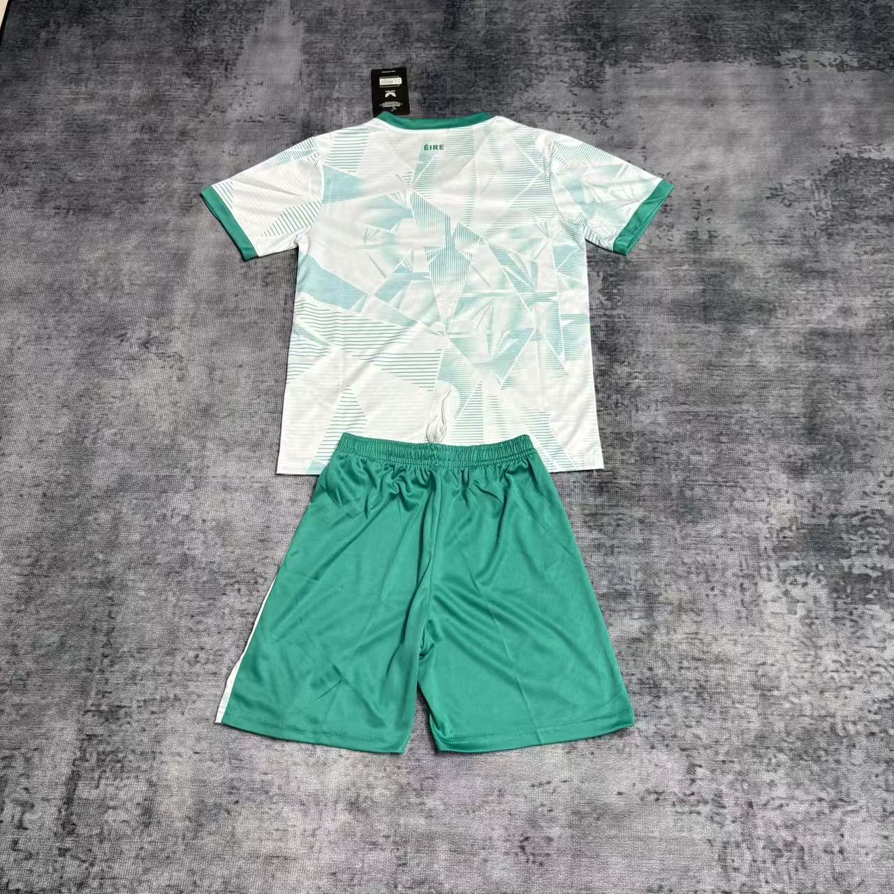 Kit Infantil  Irlanda Away 25/26 Castore -Verde Claro