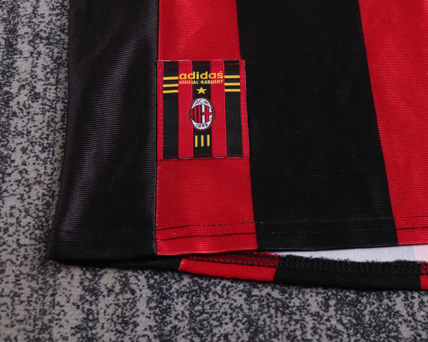 Kit Infantil Milan Home Retrô 98/99 . - Vermelho e Preto
