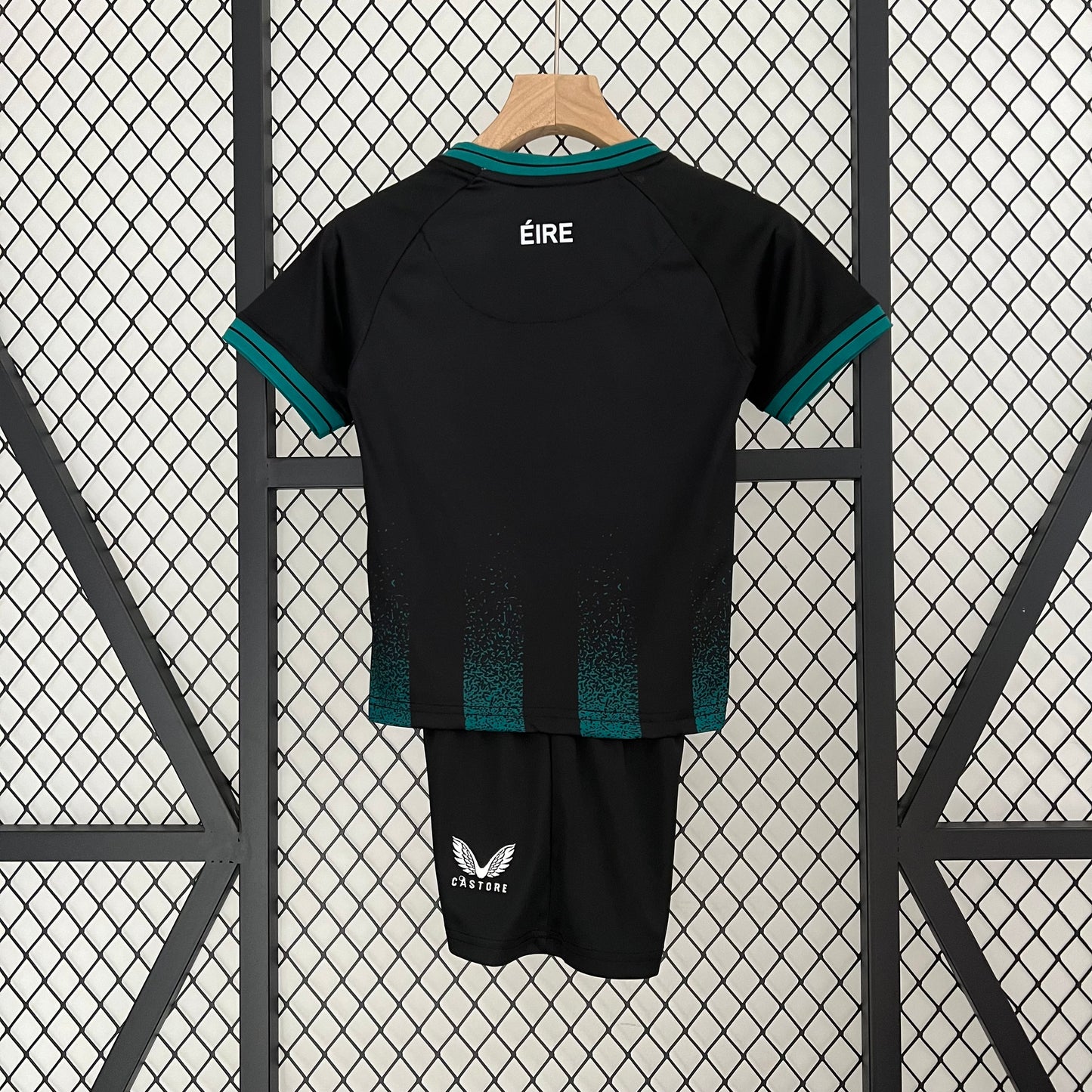 Kit Infantil  Irlanda Away 24/25 Castore -Preta