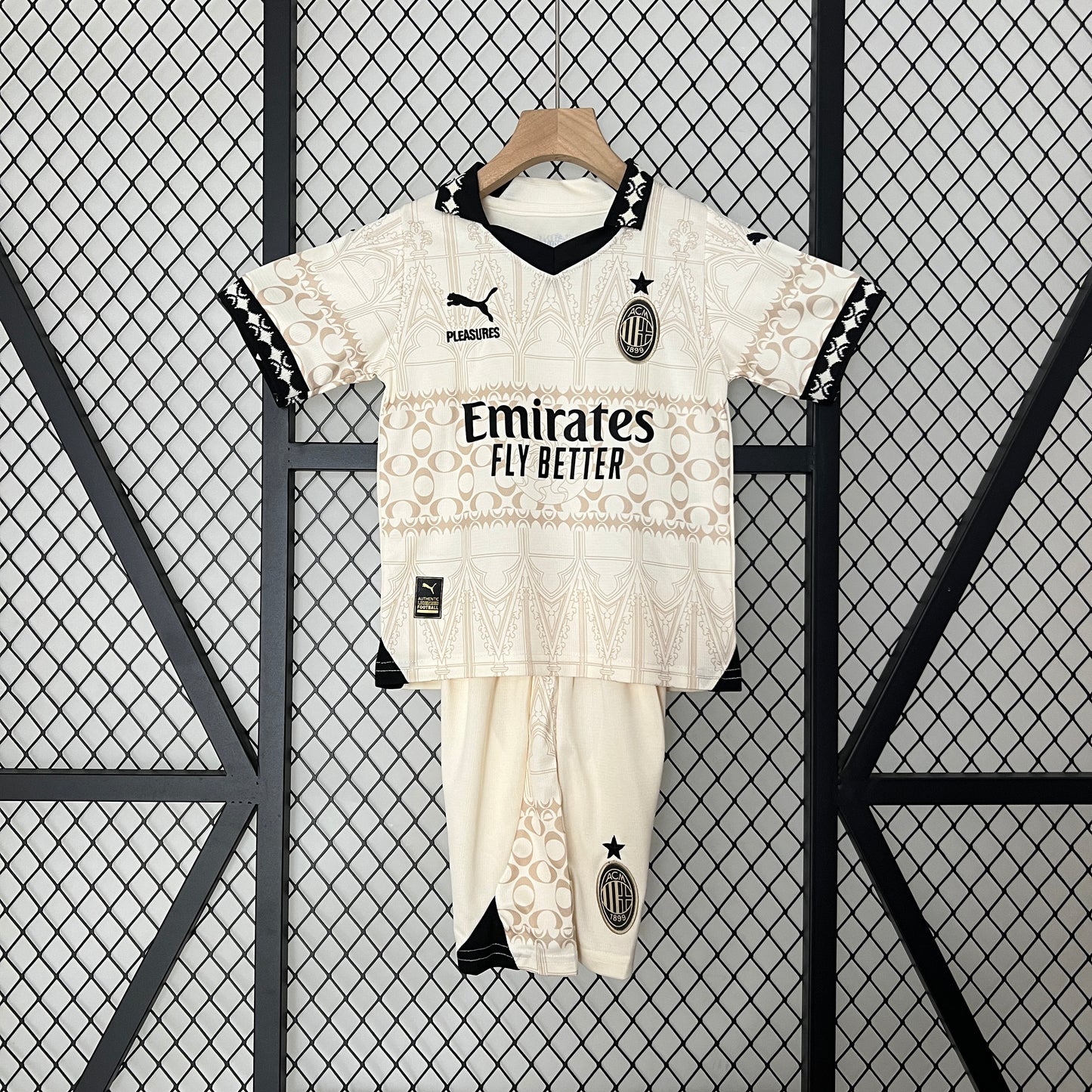 Kit Infantil Milan Fourth 24/25 -Bege
