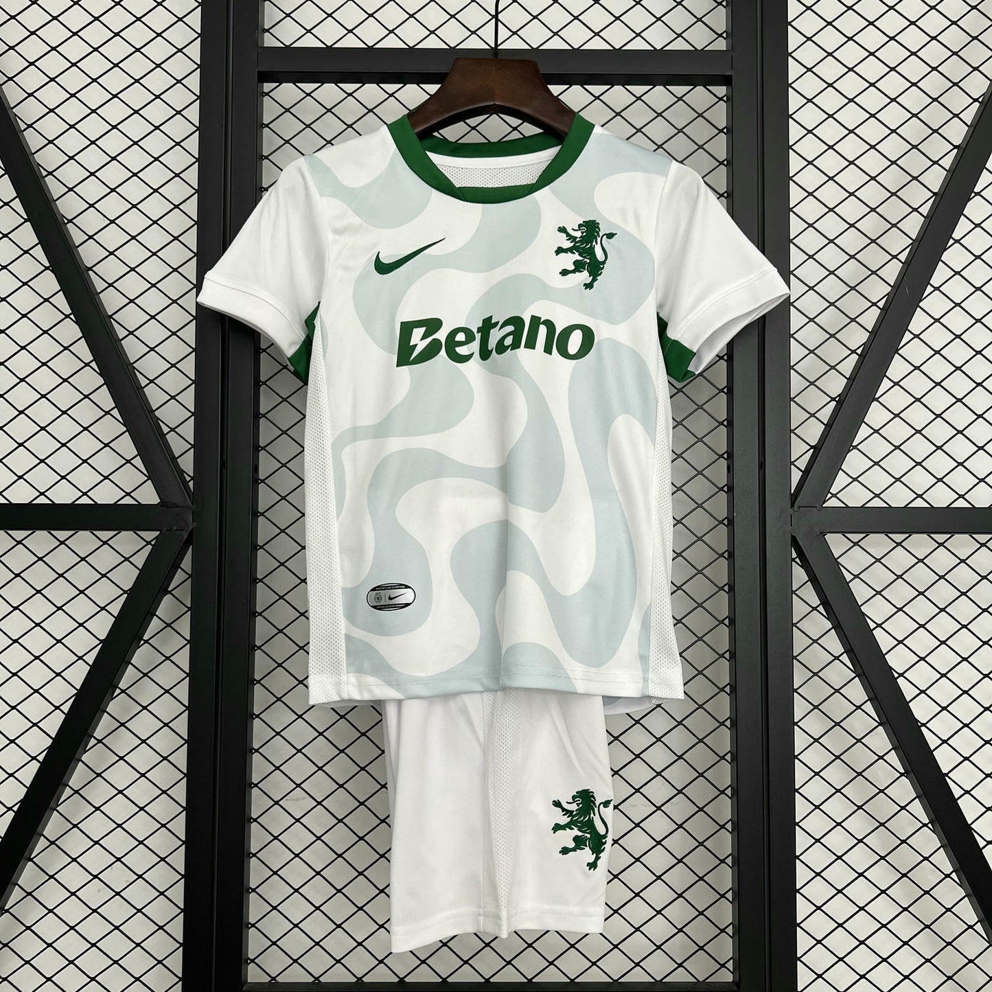 Kit Infantil Sporting Away 25/26 . - Branca