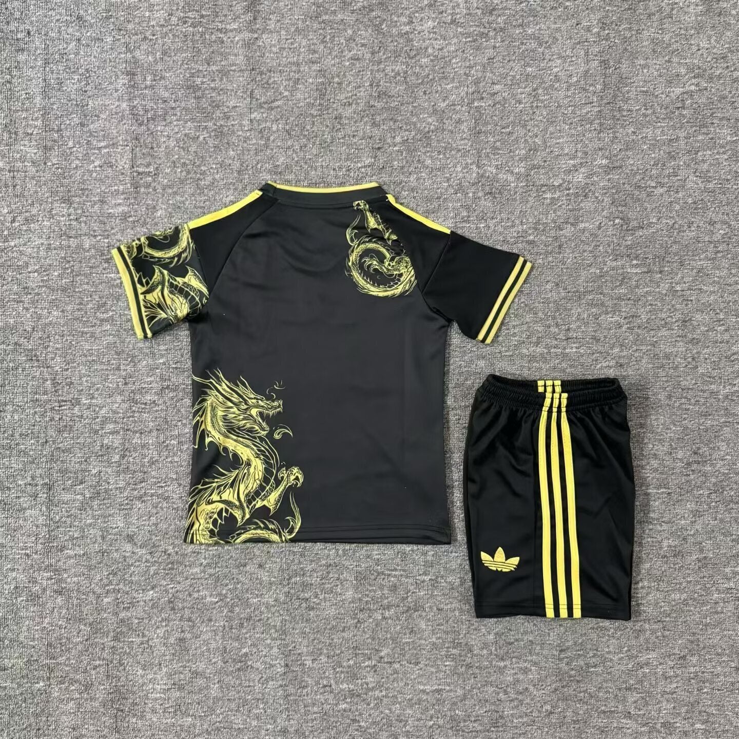 Kit Infantil Real Madrid Edição Especial 25/26 -Preto e Amarelo