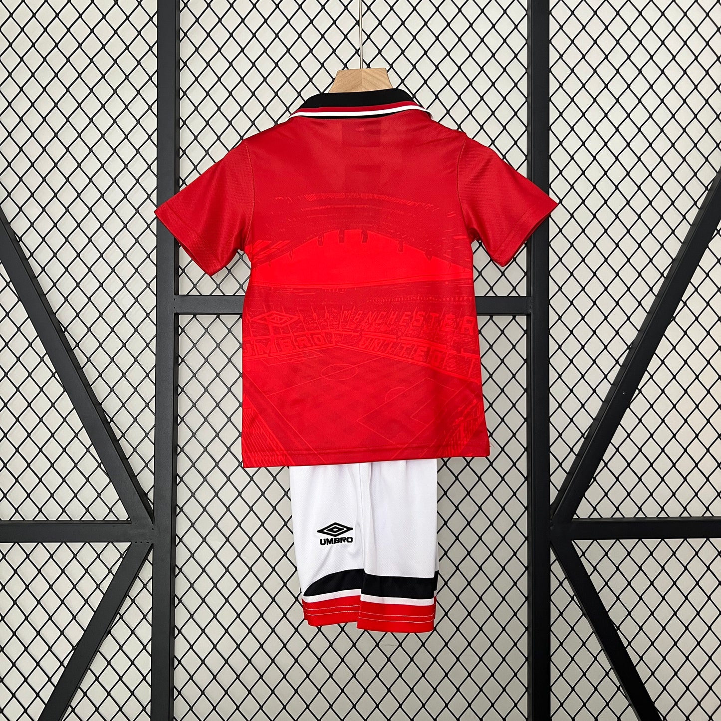 Kit infantil Manchester United Retrô Home 1994 . - Vermelho