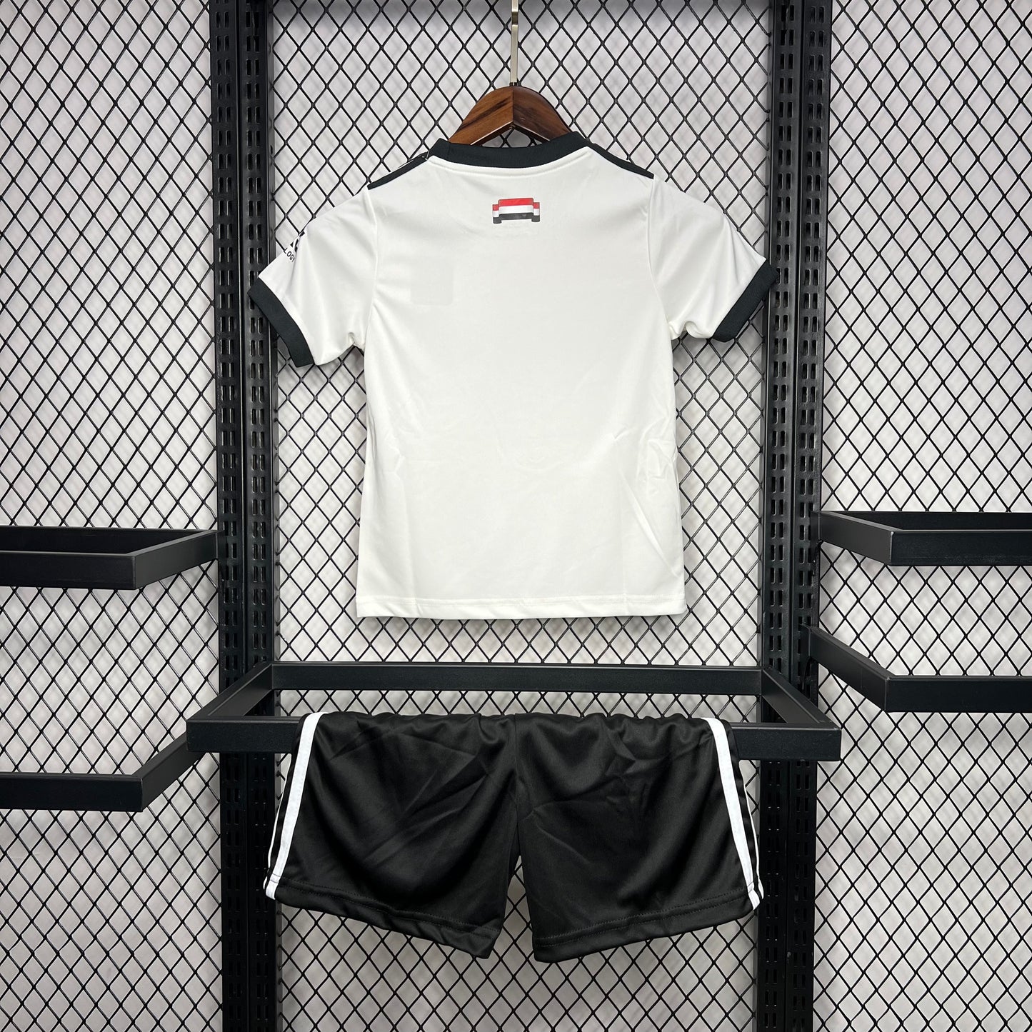 Kit infantil Manchester United Third 24/25 . - Branca
