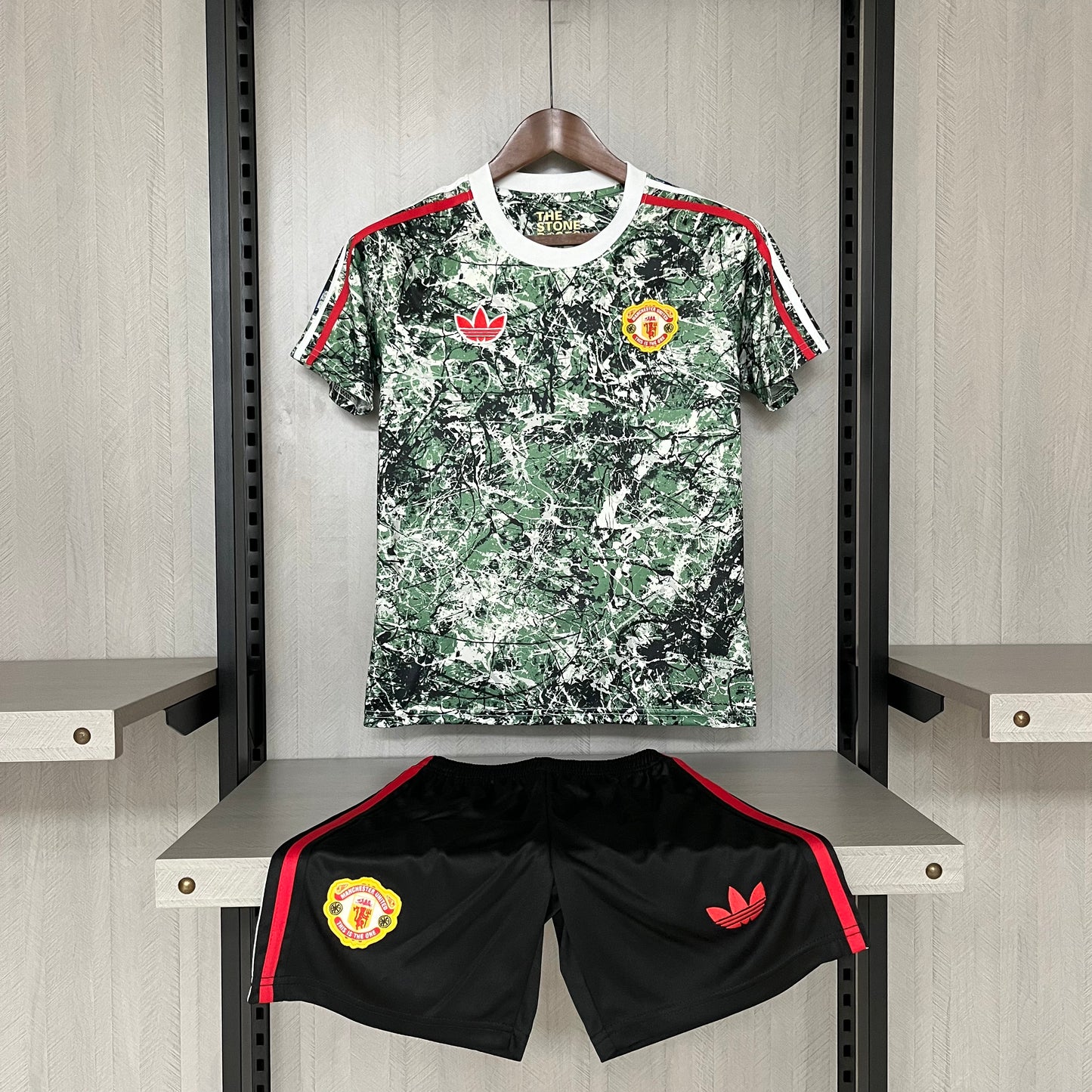 Kit infantil Manchester United Treino 24/25 . - Camuflada
