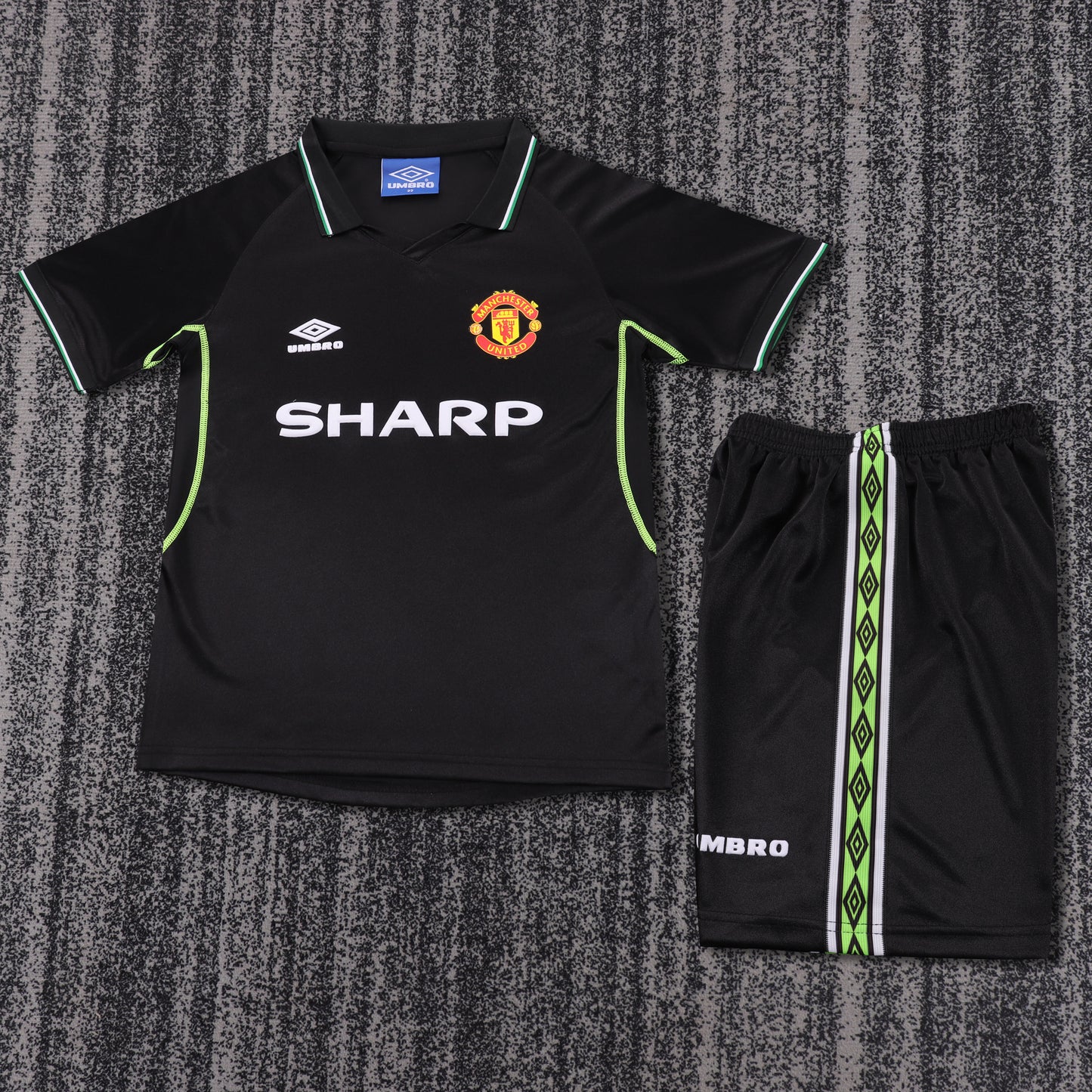 Kit infantil Manchester United Retrô Away 97/98 . - Preta