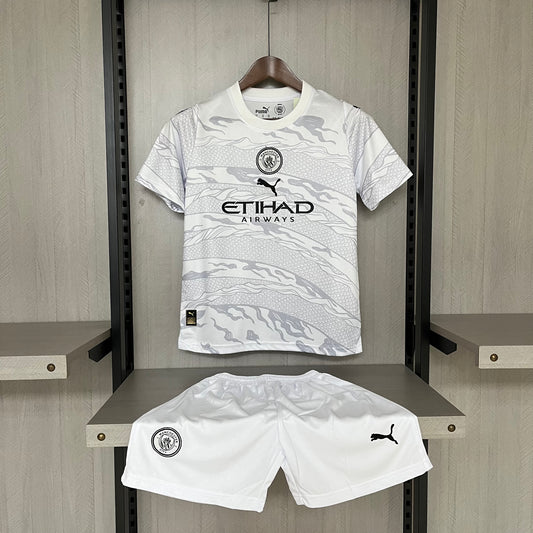 Kit Infantil Manchester City Edição Especial Ano Chines 24/25 . - Branca