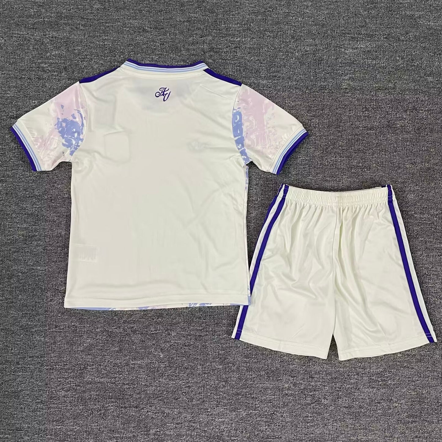 Kit Infantil Aston Villa Third 25/26 . - Branco