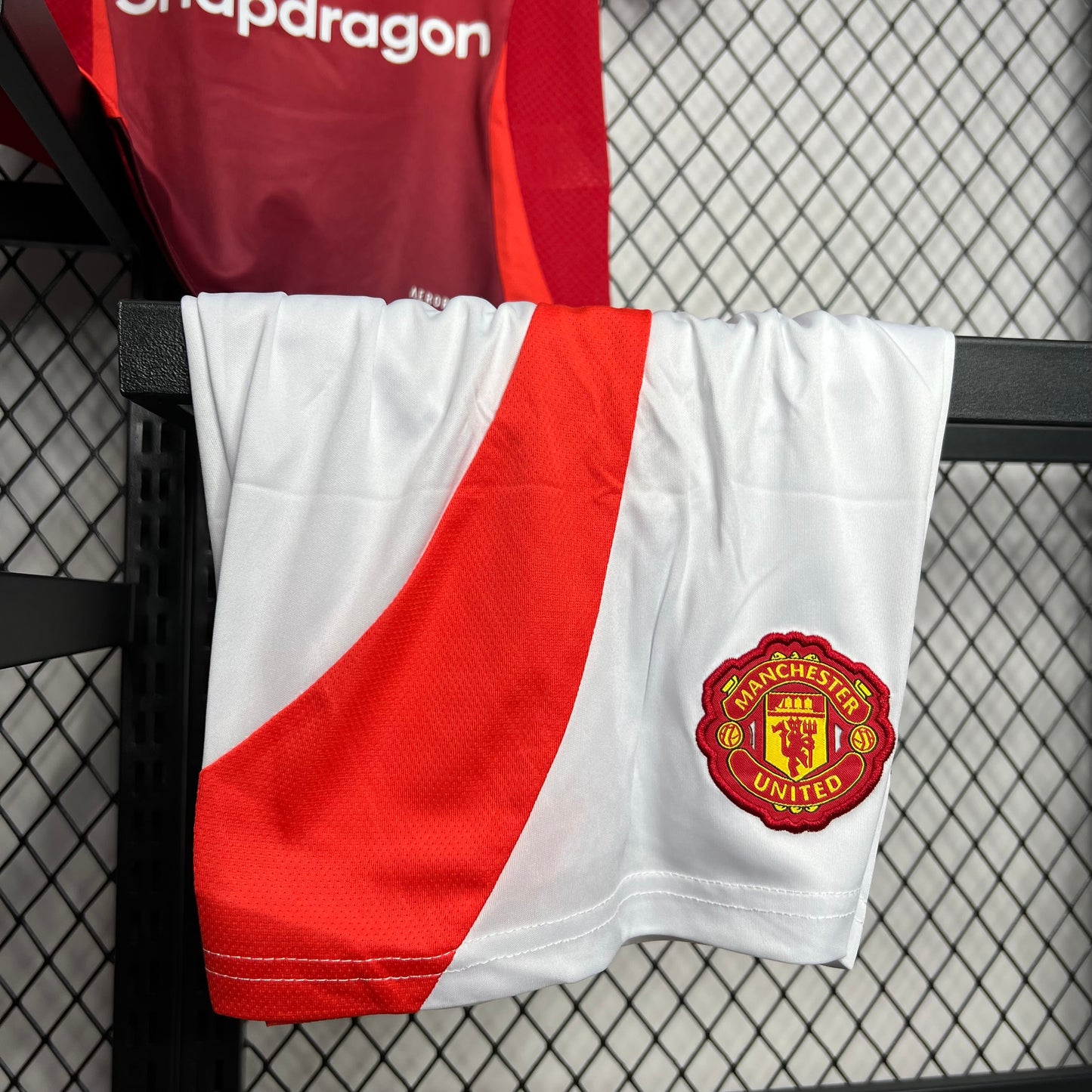 Kit infantil Manchester United Home 24/25 . - Vermelho