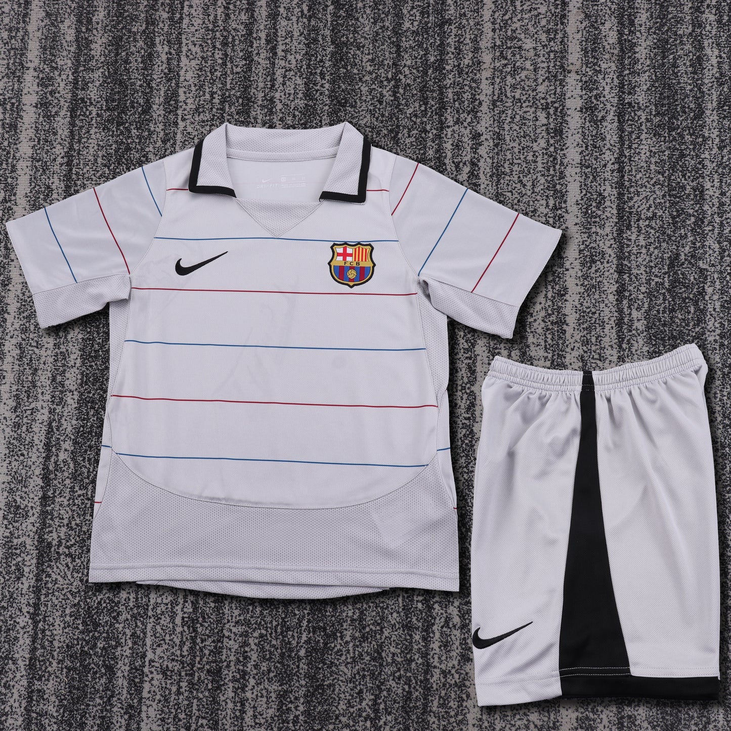 Kit Infantil Barcelona Away Retrô 03/04 - Cinza