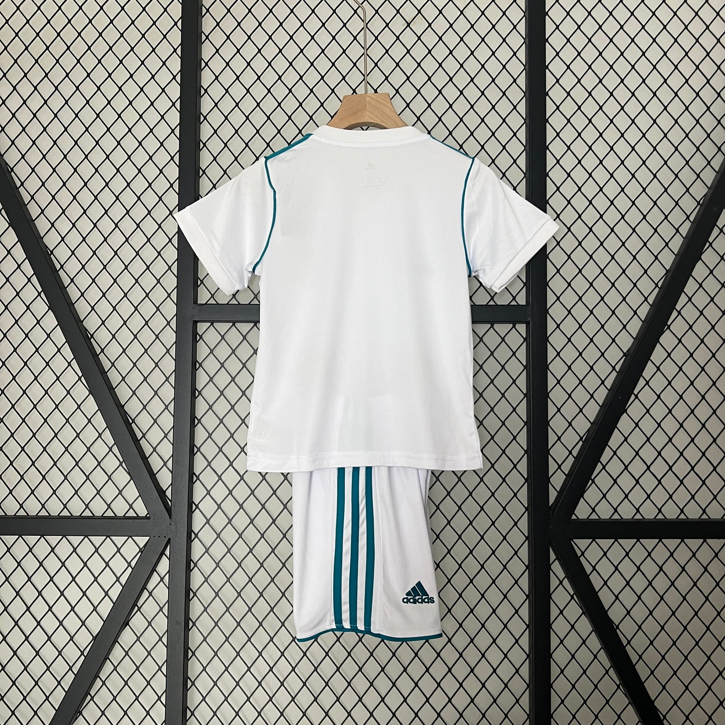 Kit Infantil Real Madrid Home Retrô 17/18 - Branco
