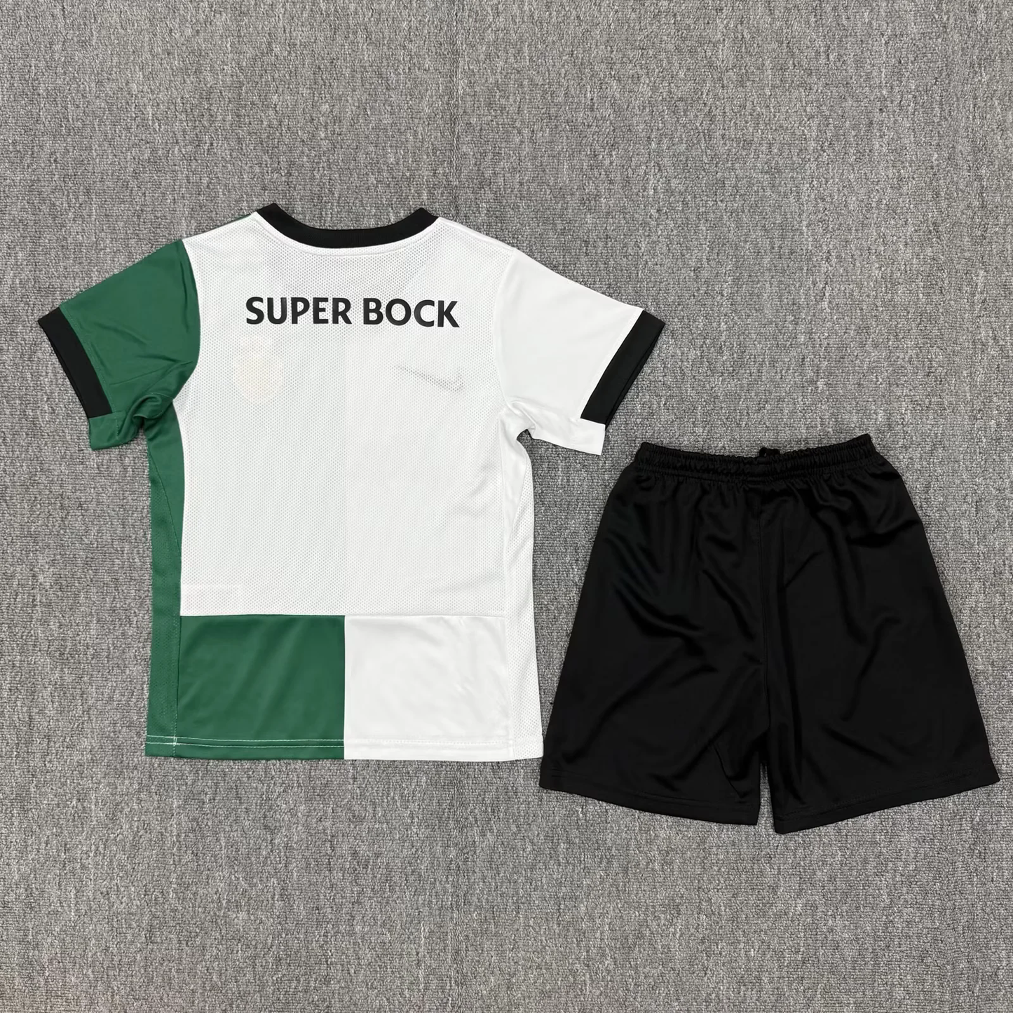 Kit Infantil Sporting Fourth 25/26 . - Verde e Branco