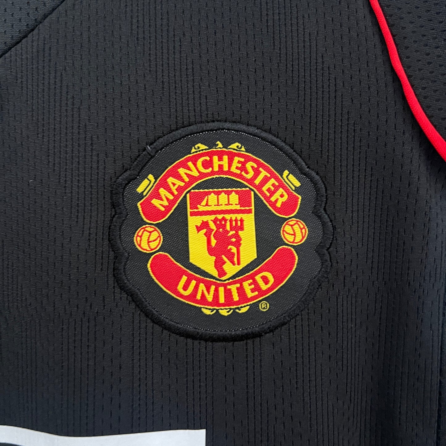 Kit infantil Manchester United Retrô Away 2008 . - Preto