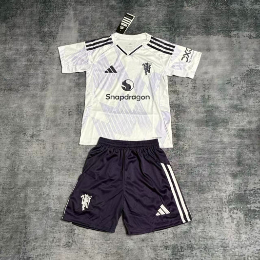 Kit infantil Manchester United Away 25/26 . - Branca