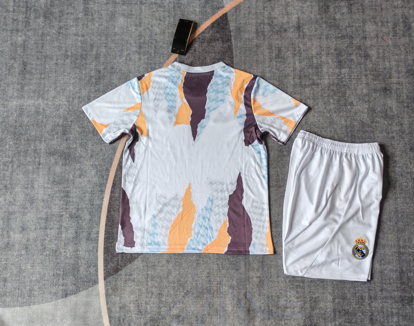 Kit Infantil Real Madrid Pré Jogo 24/25 - Colorido