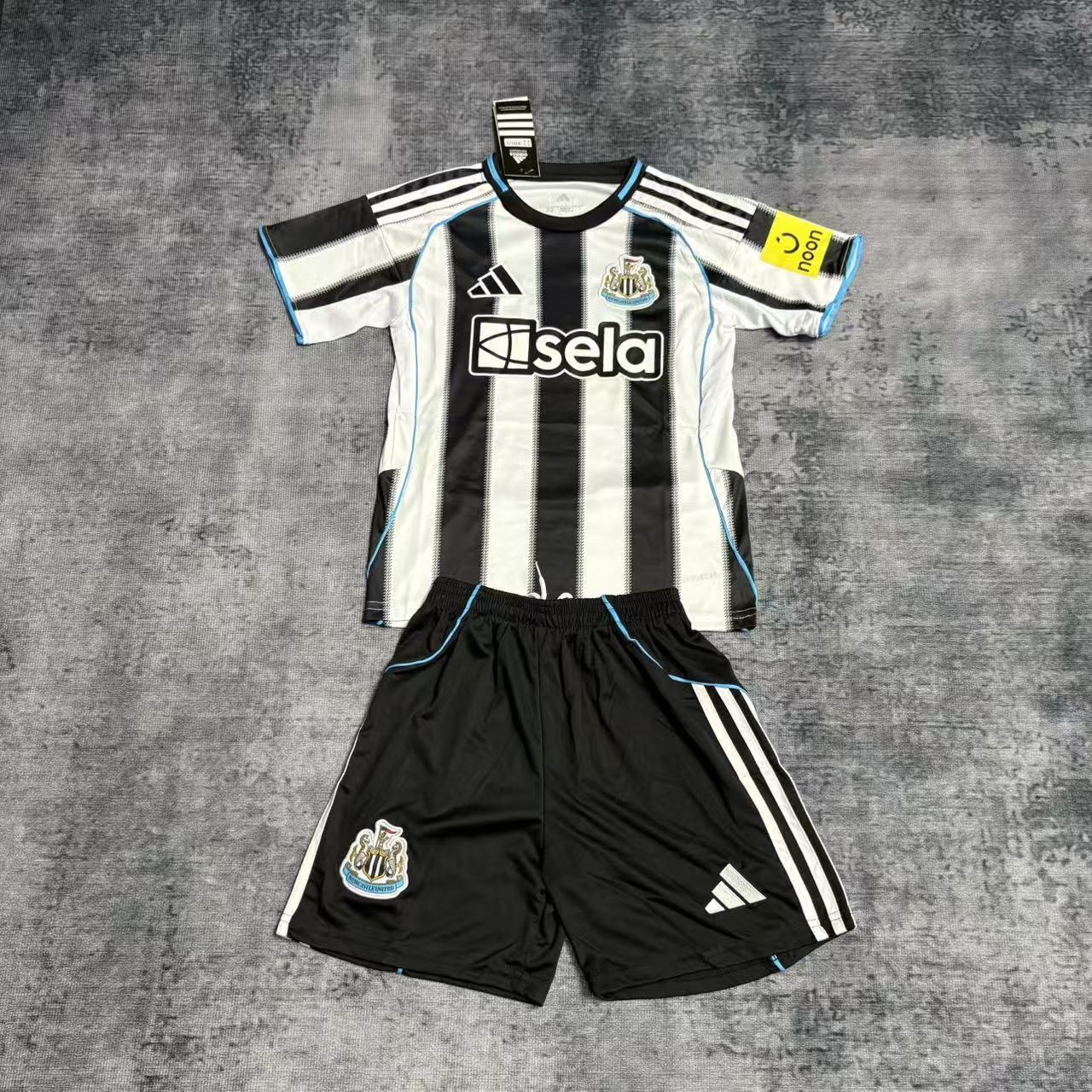Kit Infantil Newcastle Home 25/26 . Castore - Preto e Branco