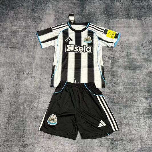 Kit Infantil Newcastle Home 25/26 . Castore - Preto e Branco