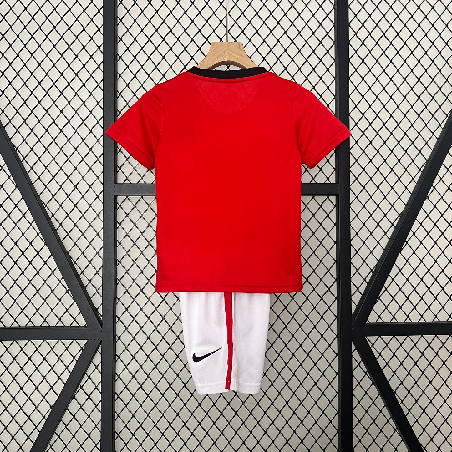 Kit infantil Manchester United Retrô Home 2009 . - Vermelho