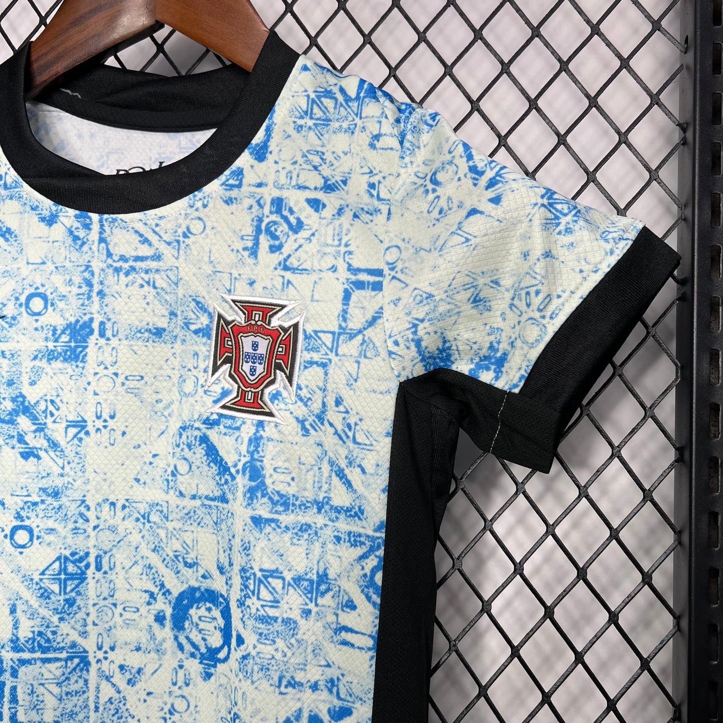 Kit Infantil Portugal Away 24/25 - Branco e Azul (. Preto)
