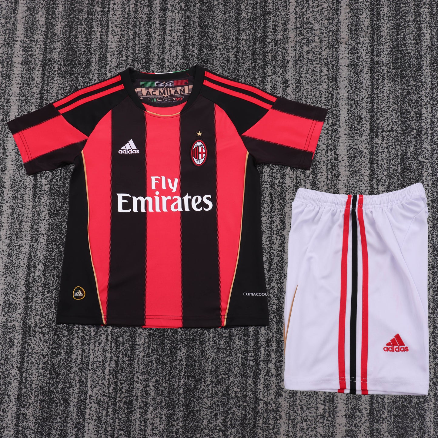 Kit Infantil Milan Home Retrô 2011 . - Vermelho e Preto
