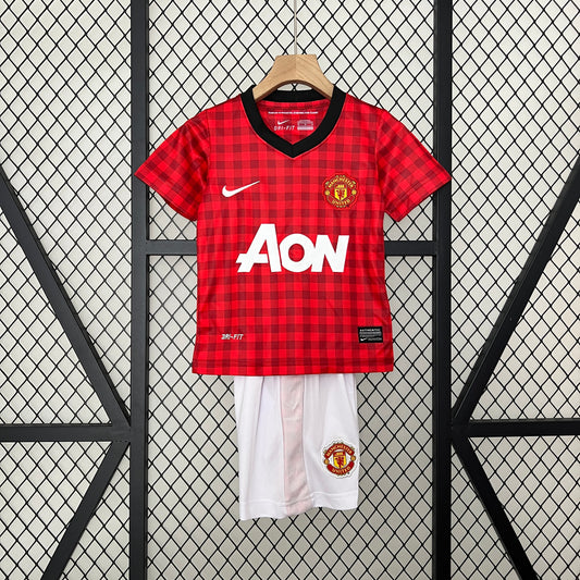 Kit infantil Manchester United Retrô Home 2012 . - Vermelho