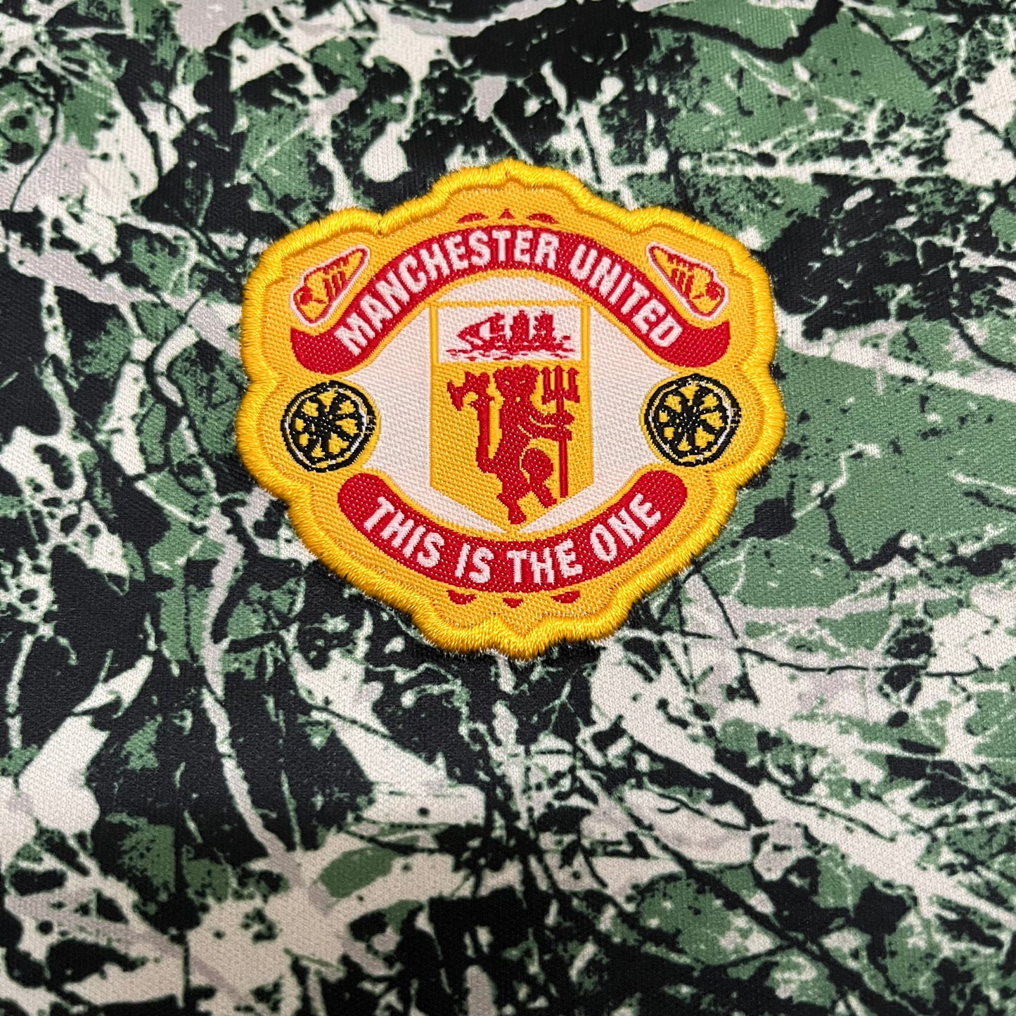 Kit infantil Manchester United Treino 24/25 . - Camuflada