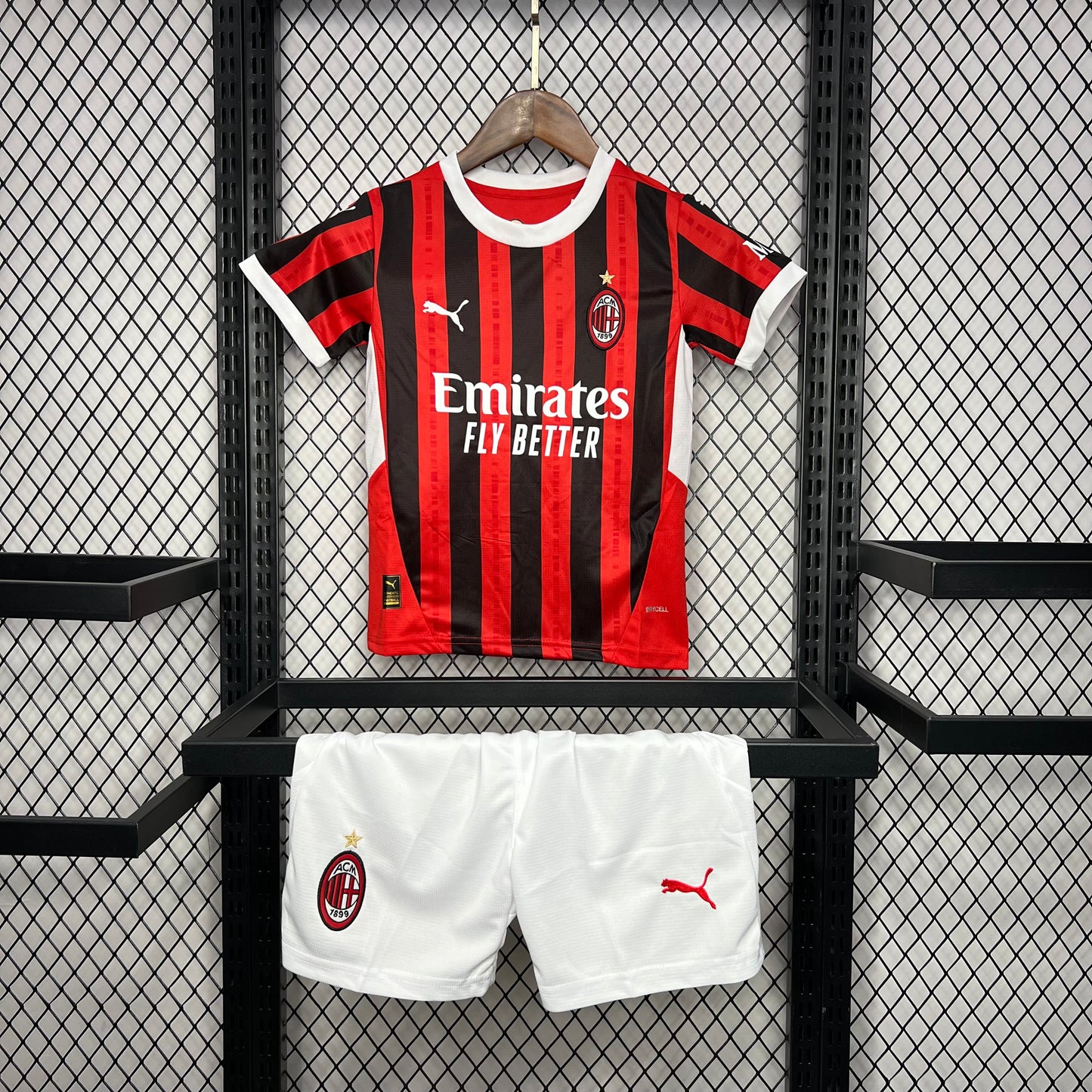 Kit Infantil Milan Home 24/25 . Masculina - Vermelho e Preto