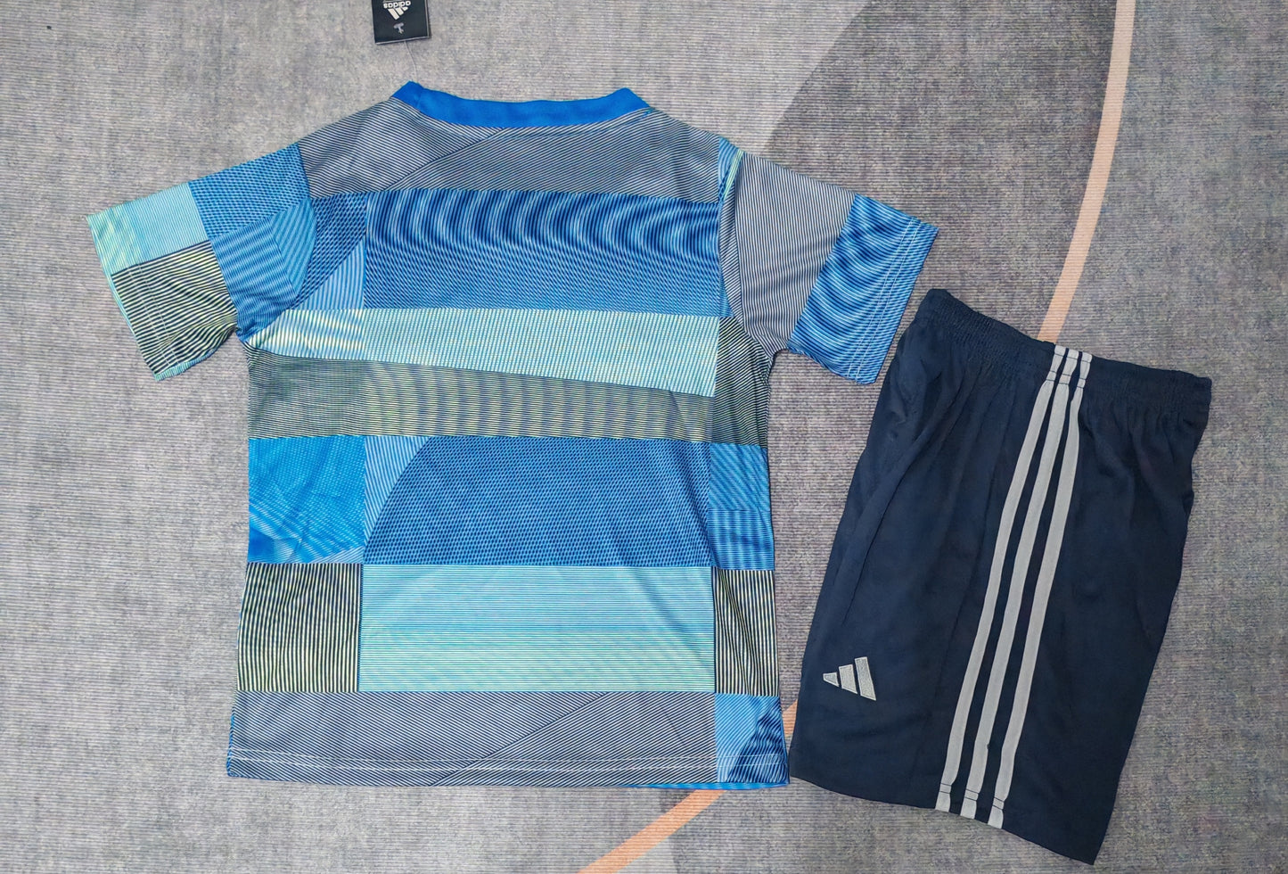 Kit Infantil Real Madrid Pré Jogo 25/26 -Azul