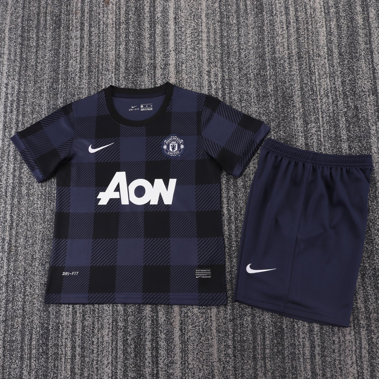Kit infantil Manchester United Retrô Third 13/14 . - Azul Escuro
