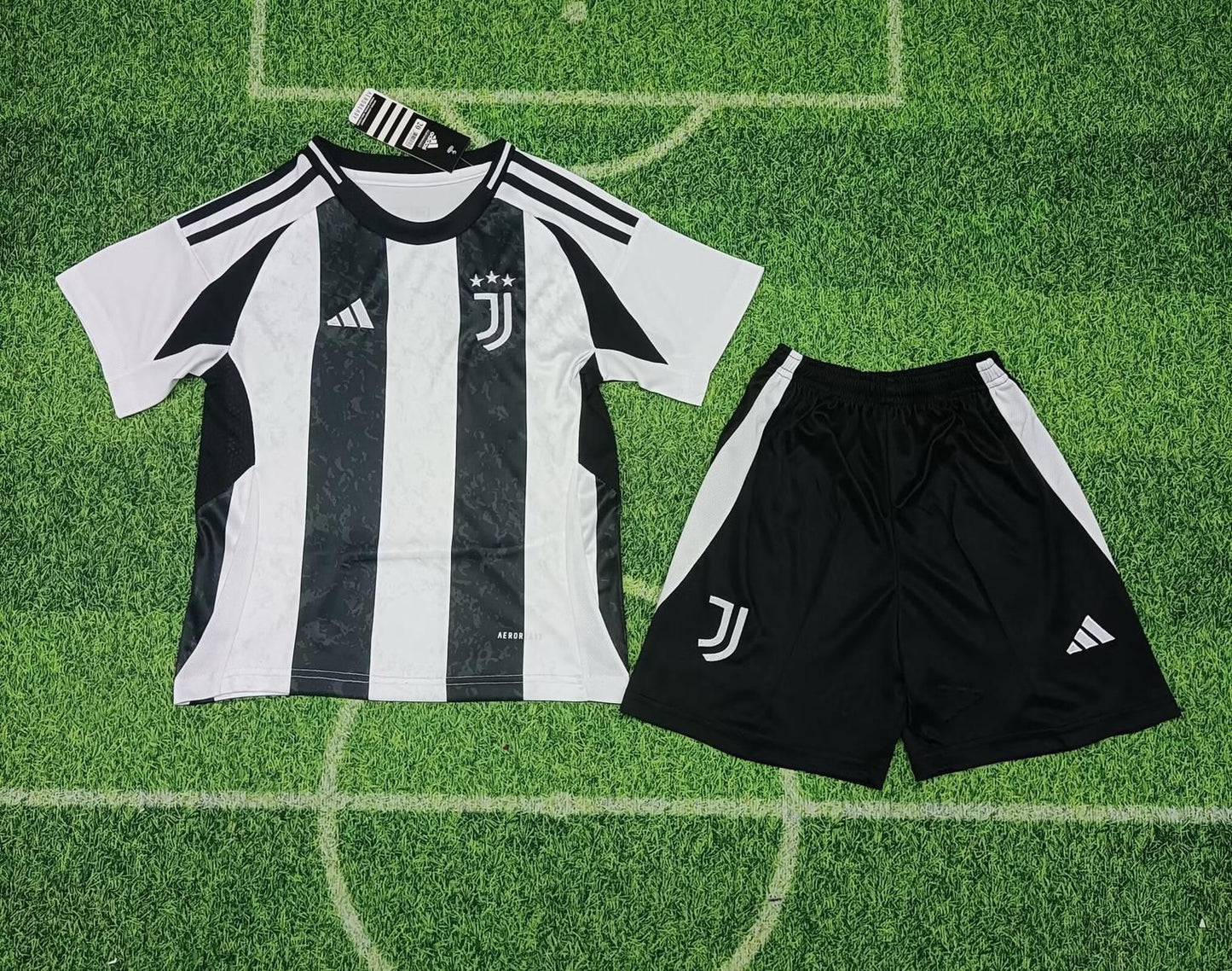 Kit Infantil Juventus Home 24/25 . - Branca e Preta
