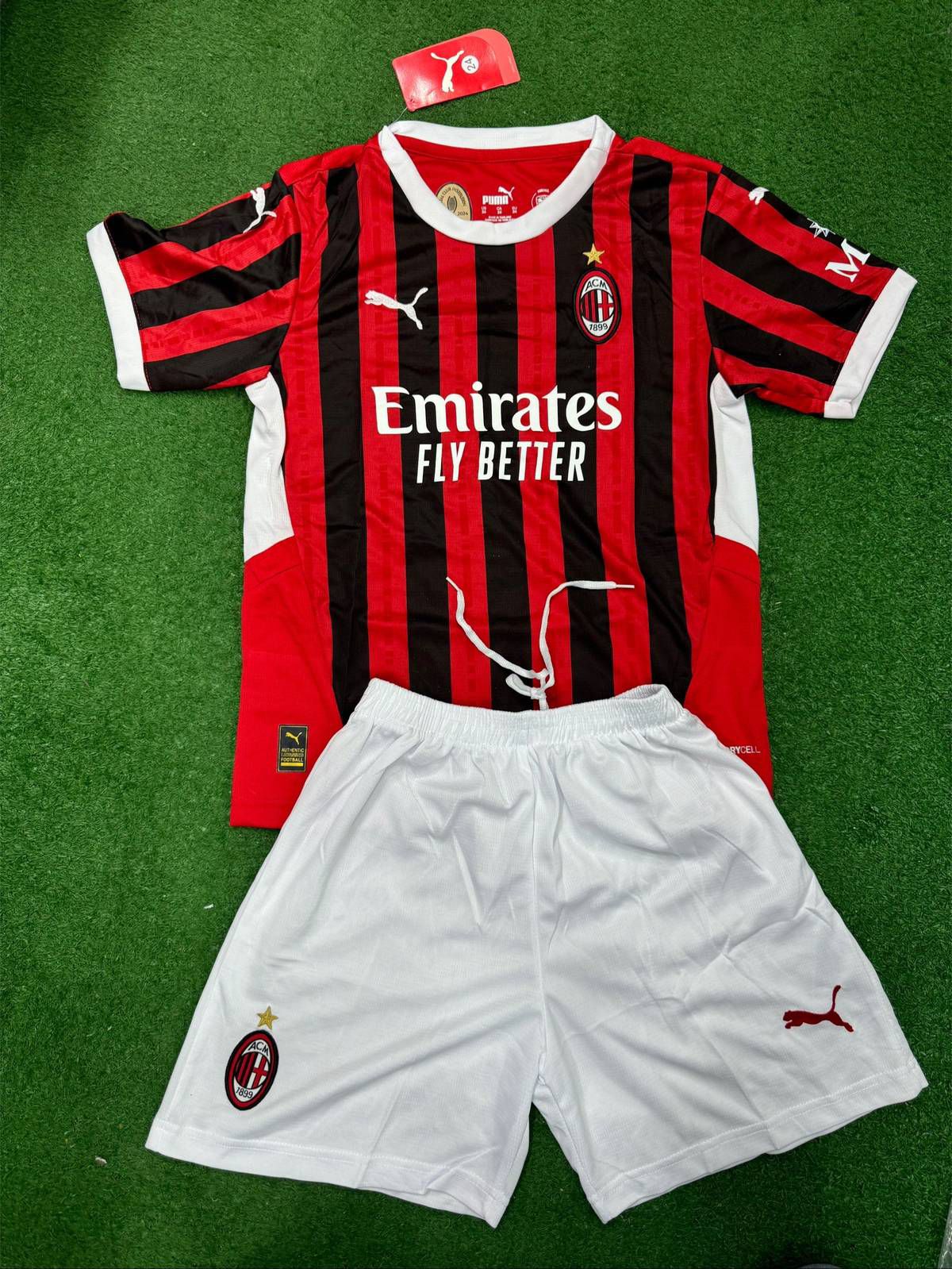 Kit Infantil Milan Home 24/25 . Masculina - Vermelho e Preto