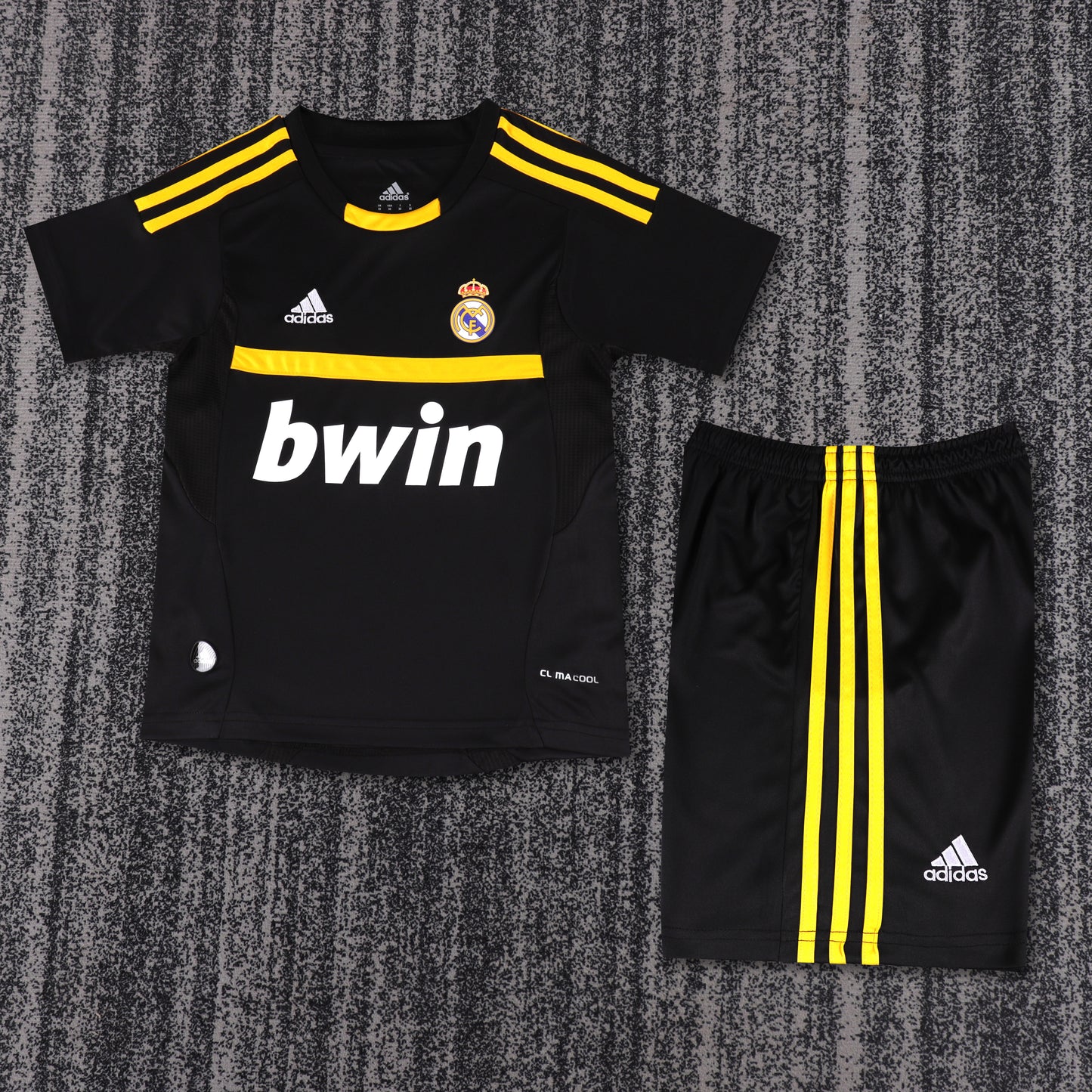 Kit Infantil Real Madrid Goleiro Retrô 11/12 - Preto