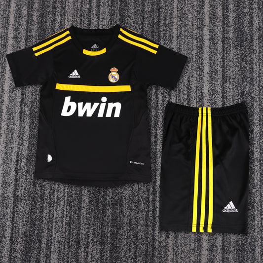Kit Infantil Real Madrid Goleiro Retrô 11/12 - Preto