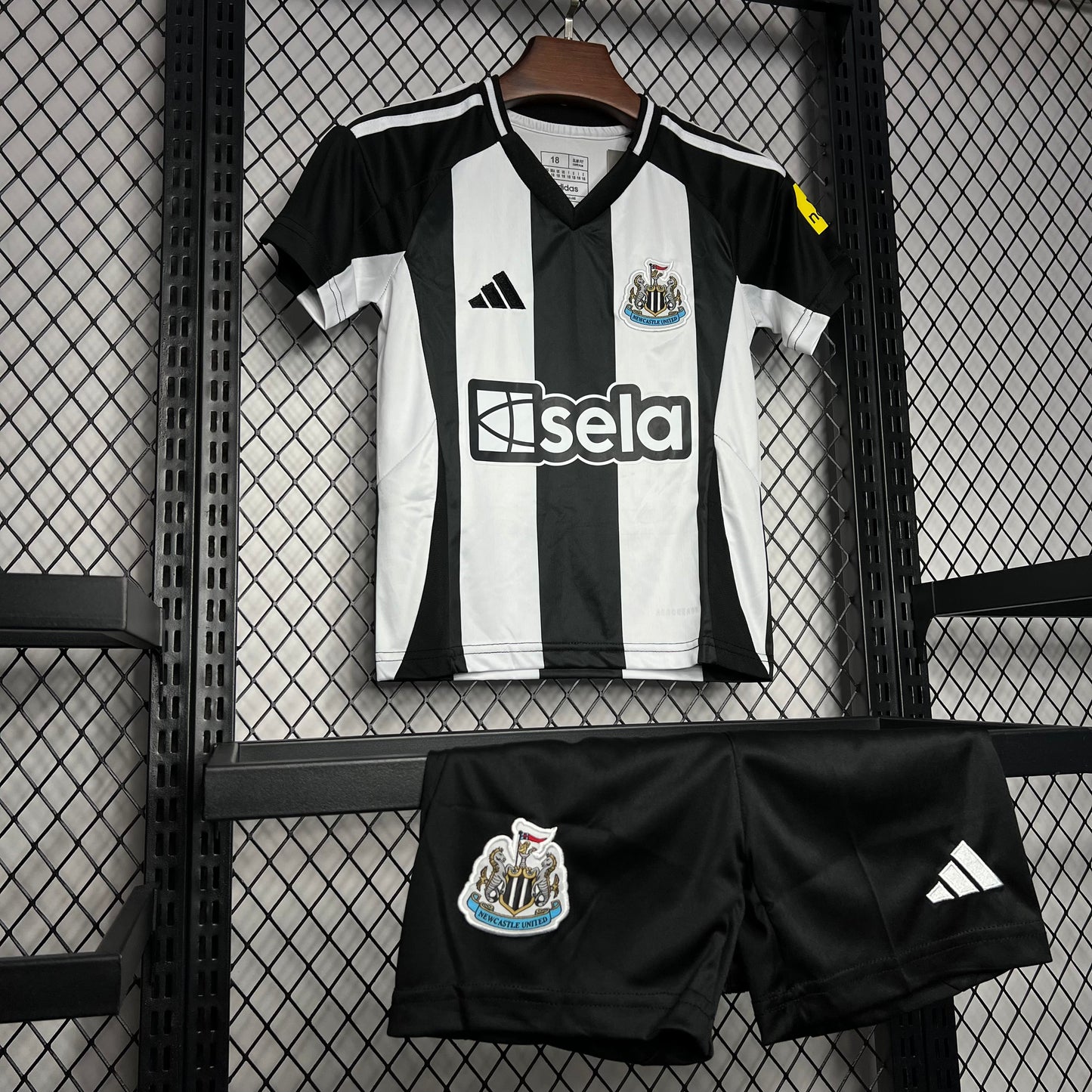 Kit Infantil Newcastle Home 24/25 . - Preto e Branco