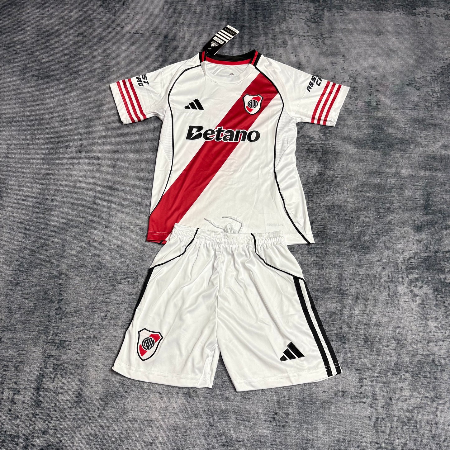 Kit Infantil River Plate Home 25/26 - Branco e Vermelho