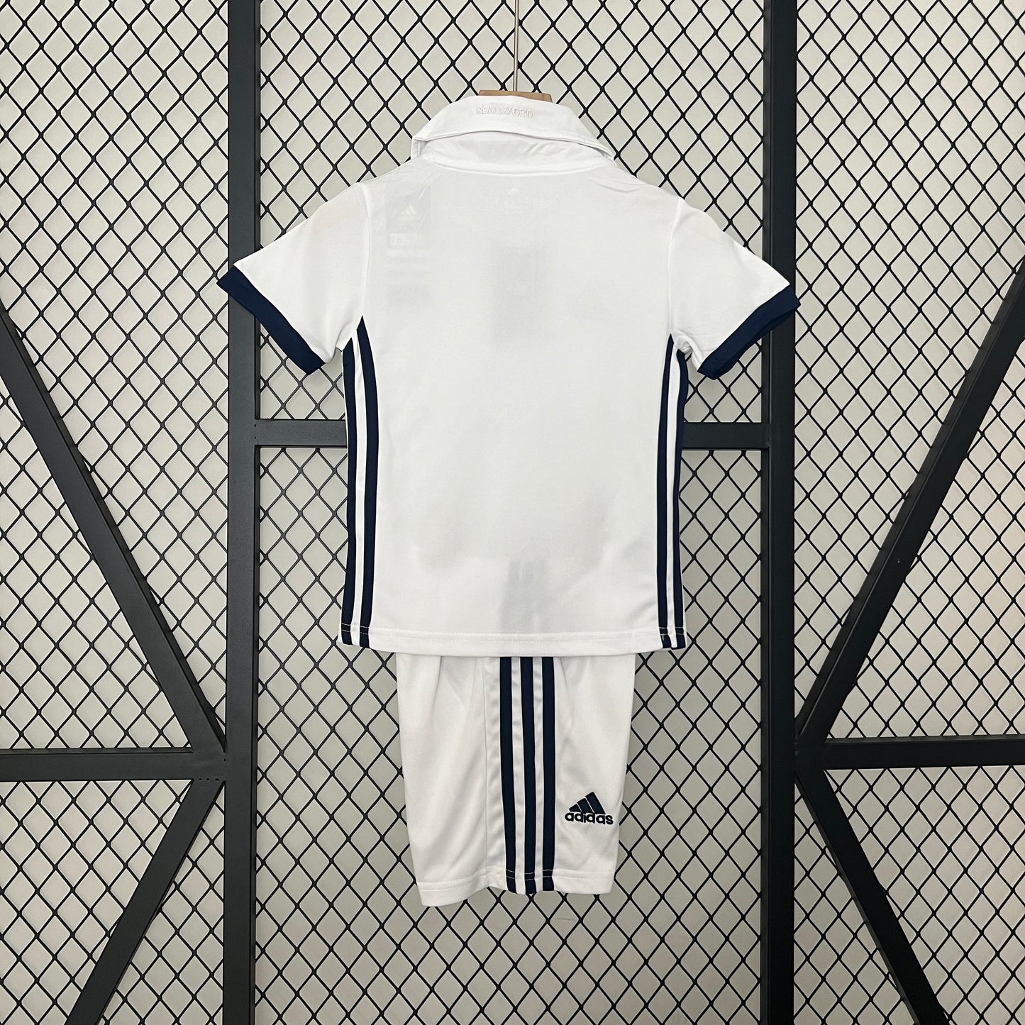 Kit Infantil Real Madrid Home Retrô 16/17 - Branco