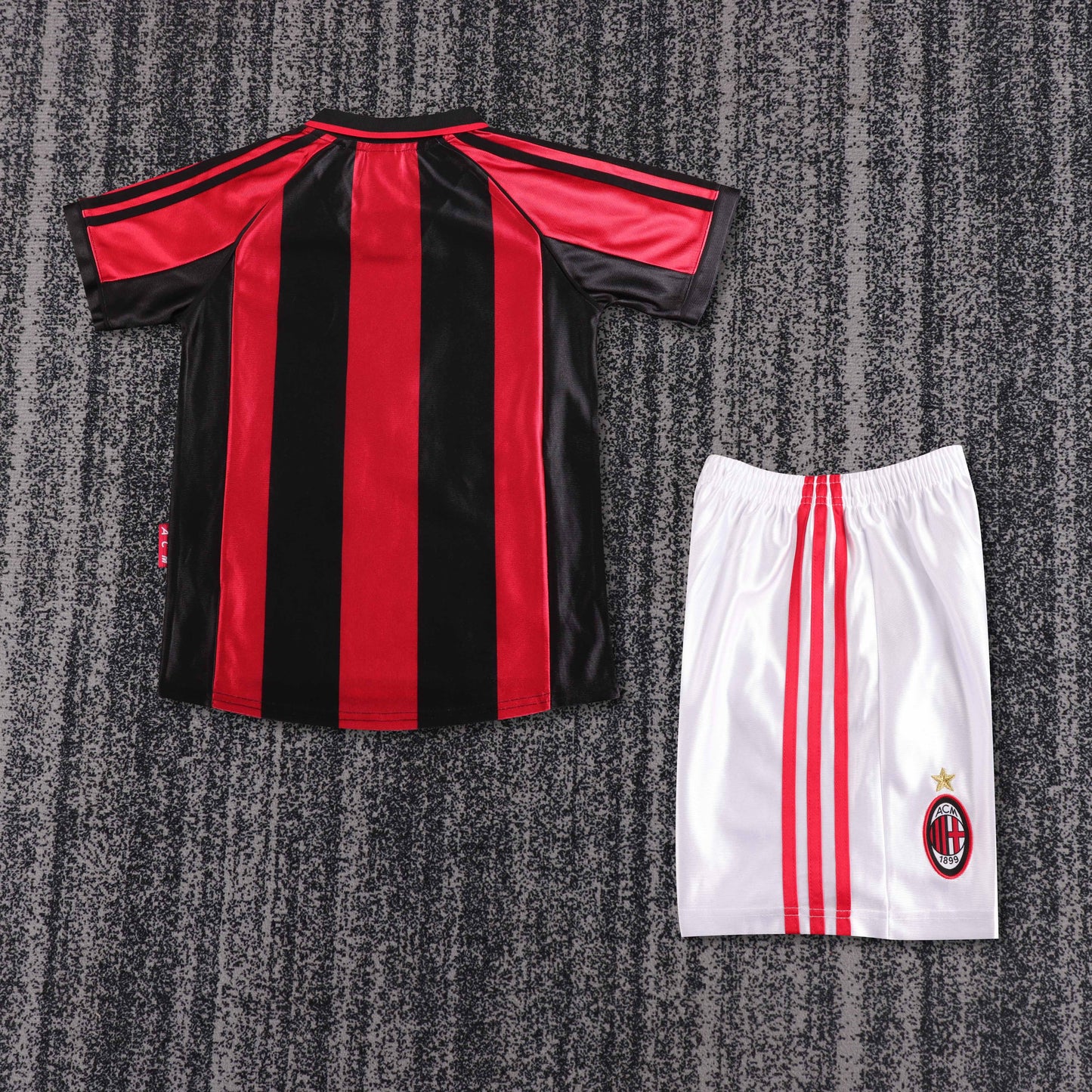 Kit Infantil Milan Home Retrô 98/99 . - Vermelho e Preto