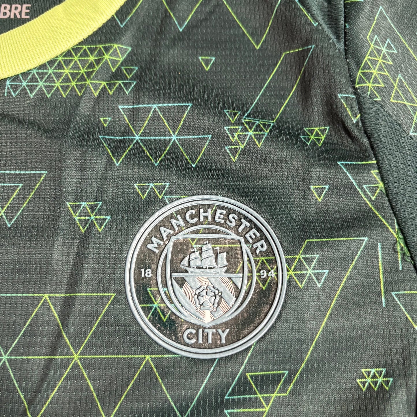 Kit Infantil Manchester City Ediçao Especial EA GAMES 25/26 . - Verde