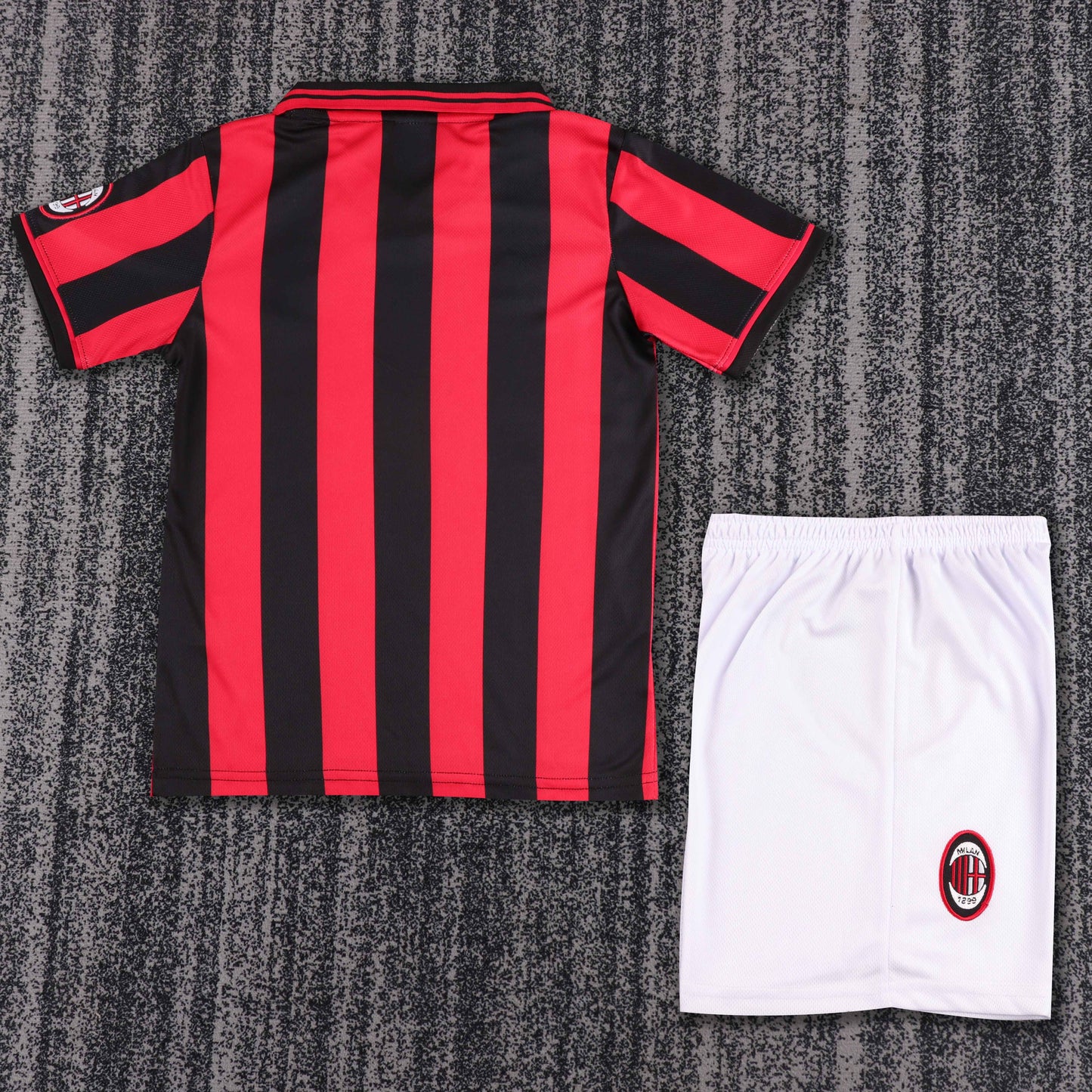 Kit Infantil Milan Home Retrô 90/91 . - Vermelho e Preto