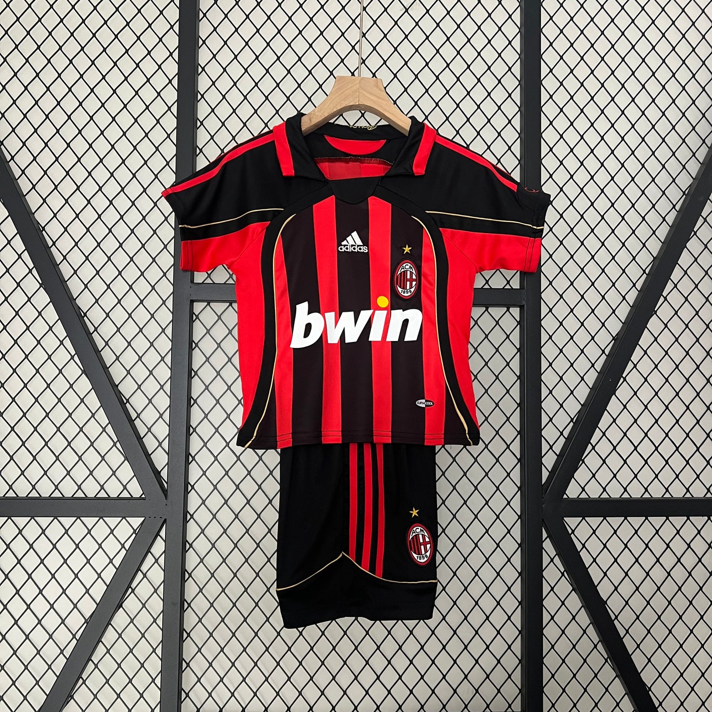 Kit Infantil Milan Home Retrô 2007 . - Vermelho e Preto