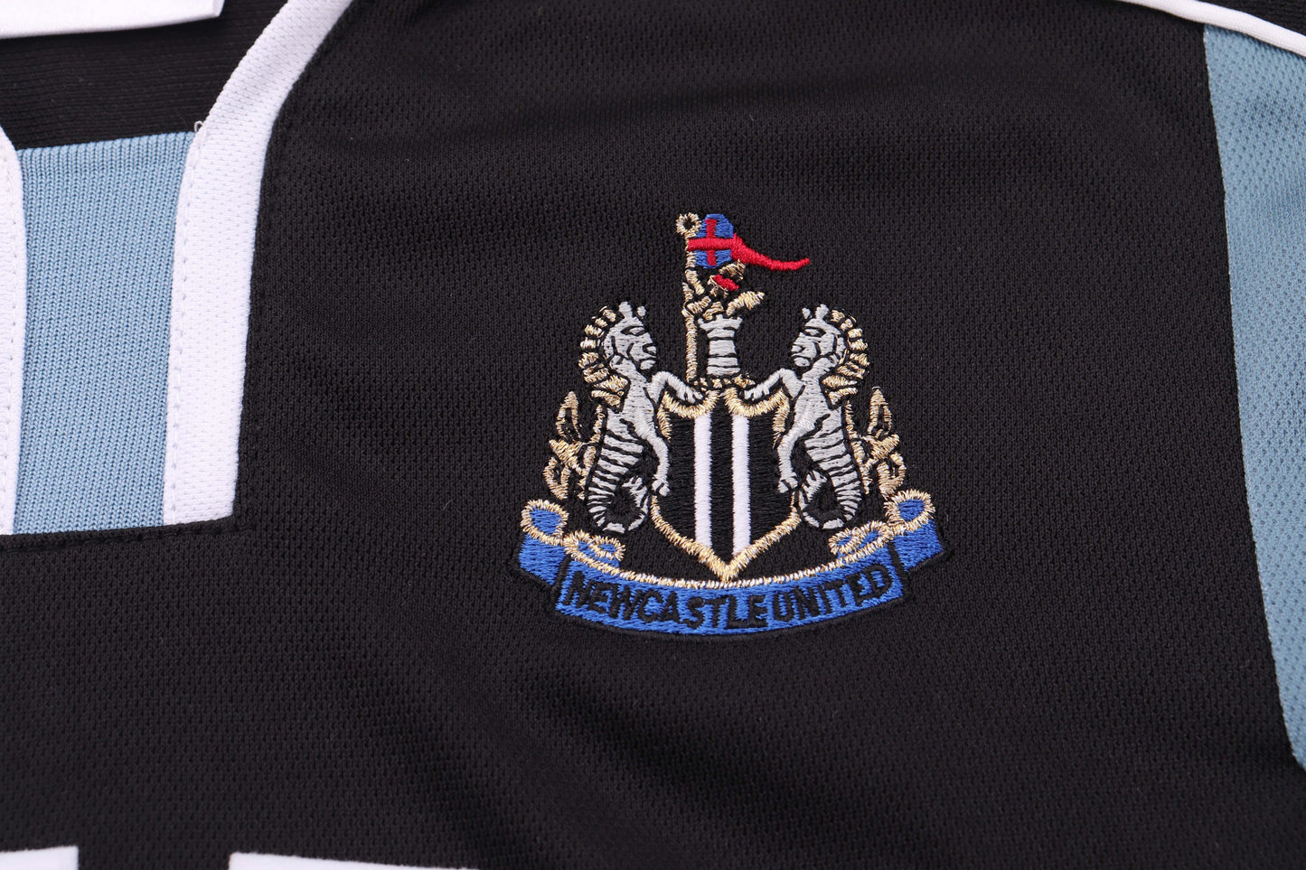 Kit infantil Newcastle Retrô Away 00/01 . - Preto