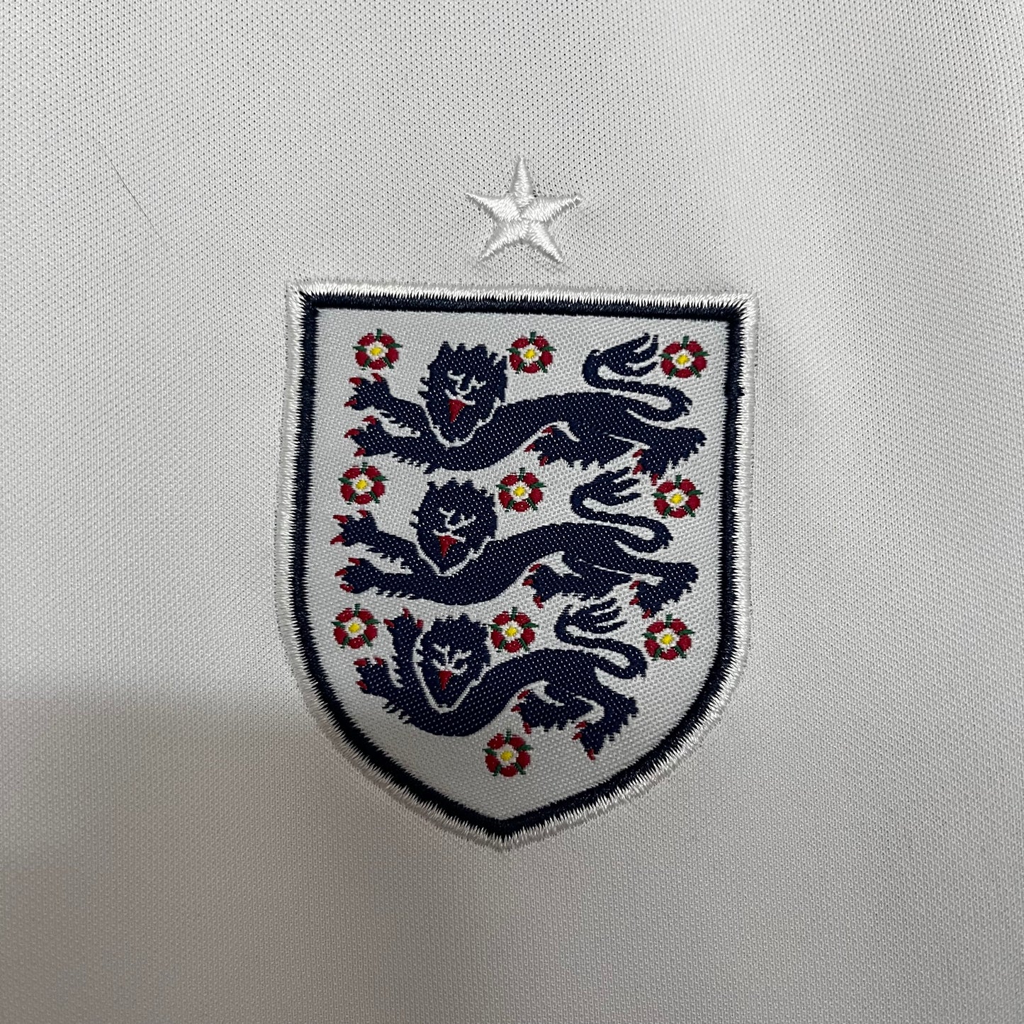 Kit Infantil Inglaterra Home 24/25 -Branco e Azul