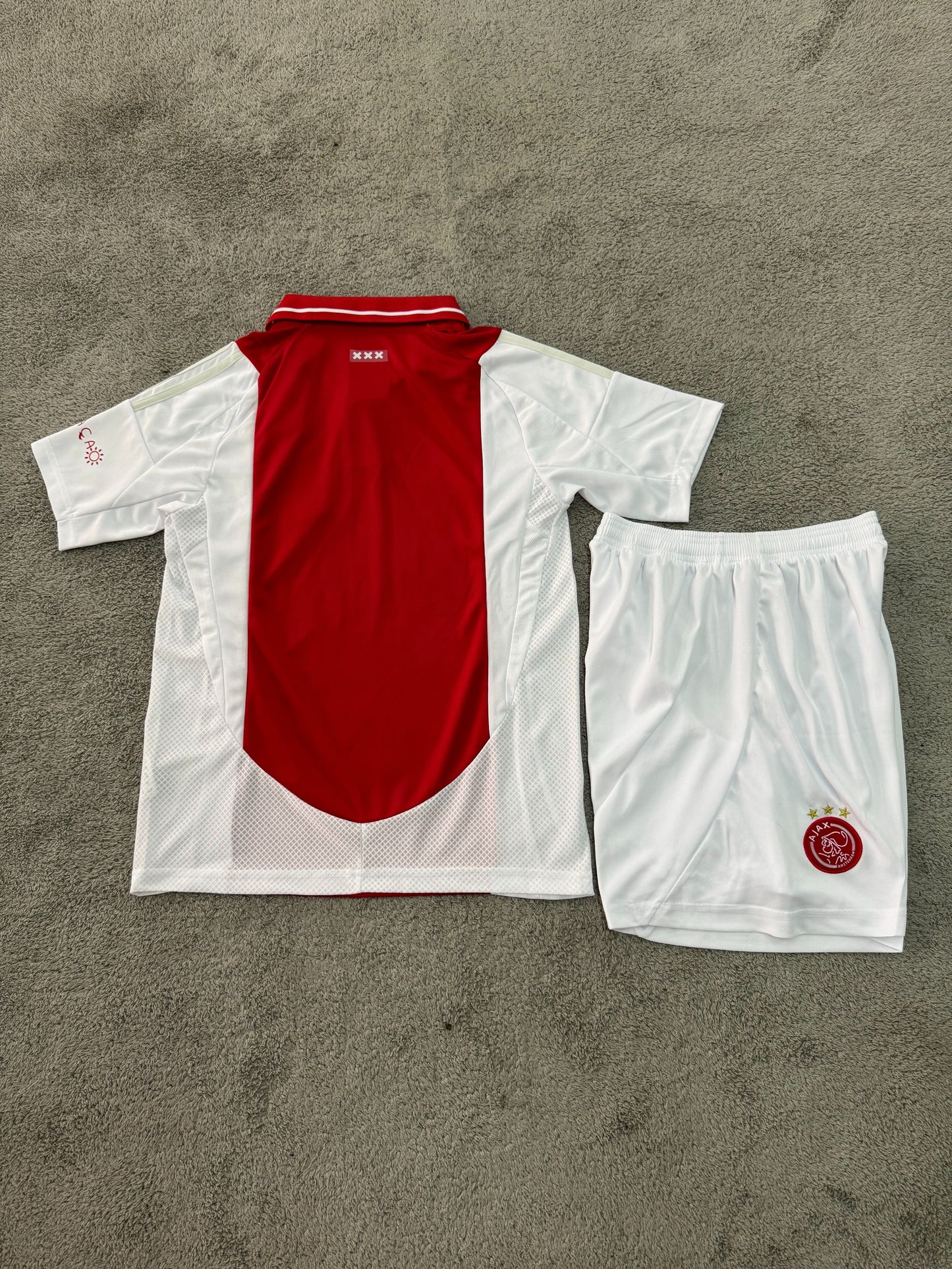 Kit Infantil Ajax Home 24/25 - Vermelho e Branco
