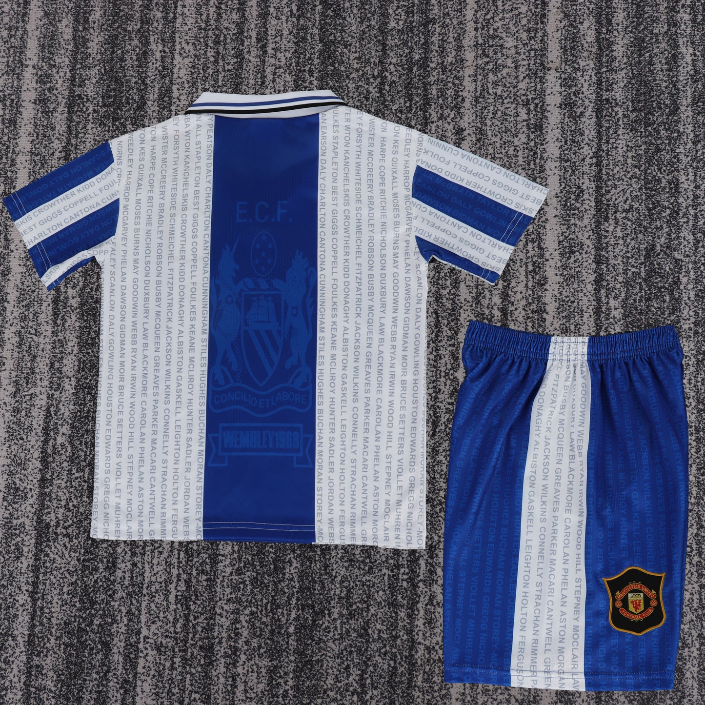 Kit infantil Manchester United Retrô Away 94/95 . - Azul e Branco