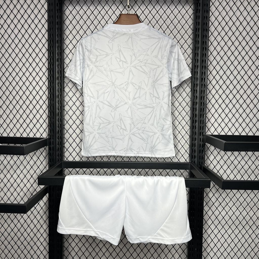 Kit Infantil Real Madrid Pré Jogo 24/25 -Branca
