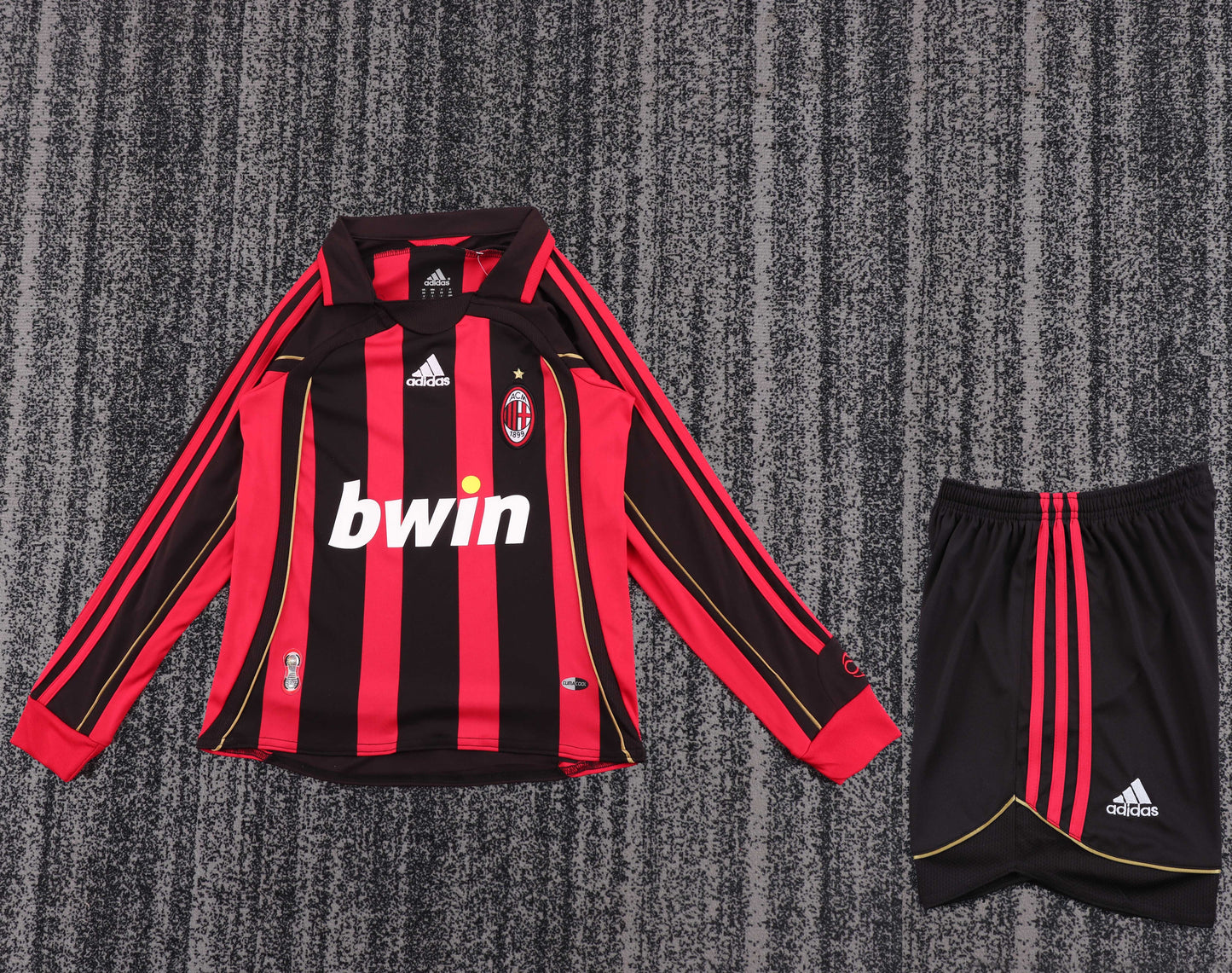 Kit Infantil Milan Home Retrô 06/07 Manga Longa . - Vermelho e Preto