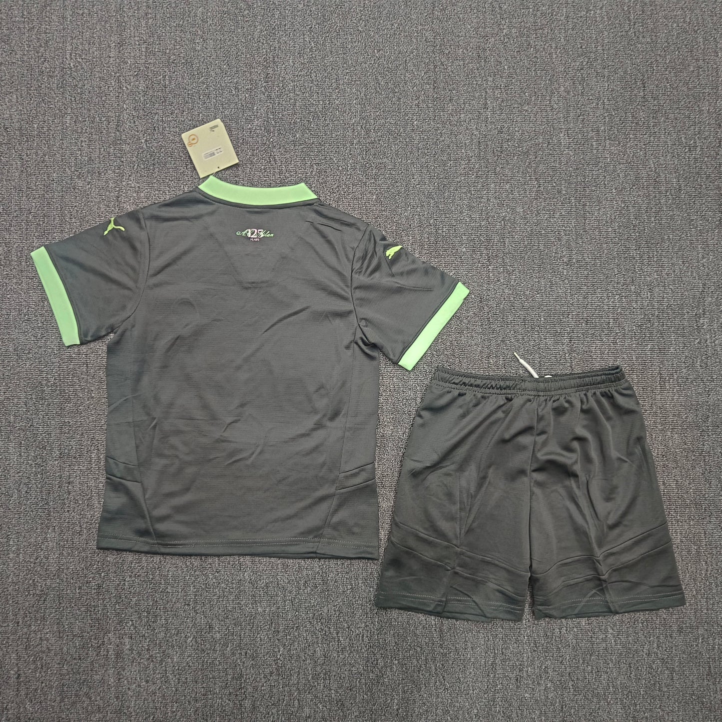 Kit Infantil Milan Third 24/25 . -Cinza