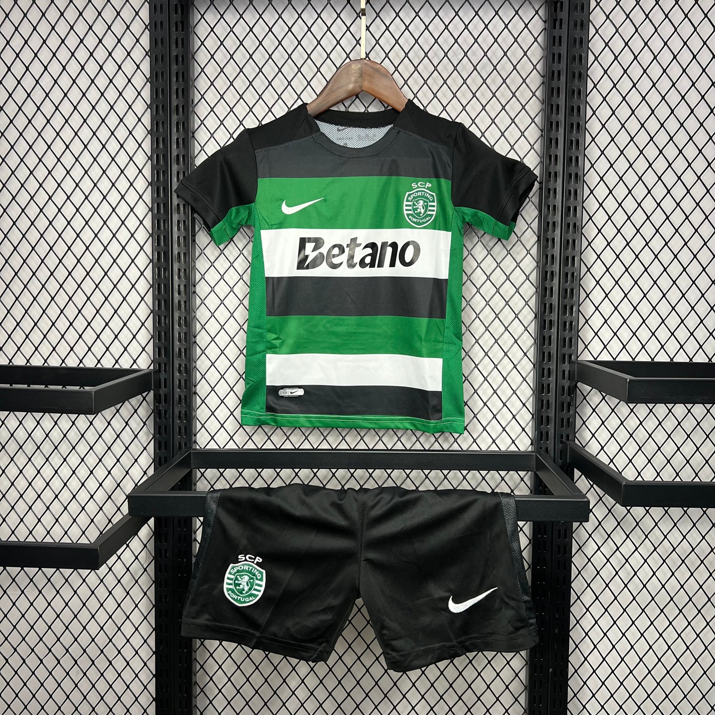 Kit Infantil Sporting Home 24/25 . - Verde e Preto