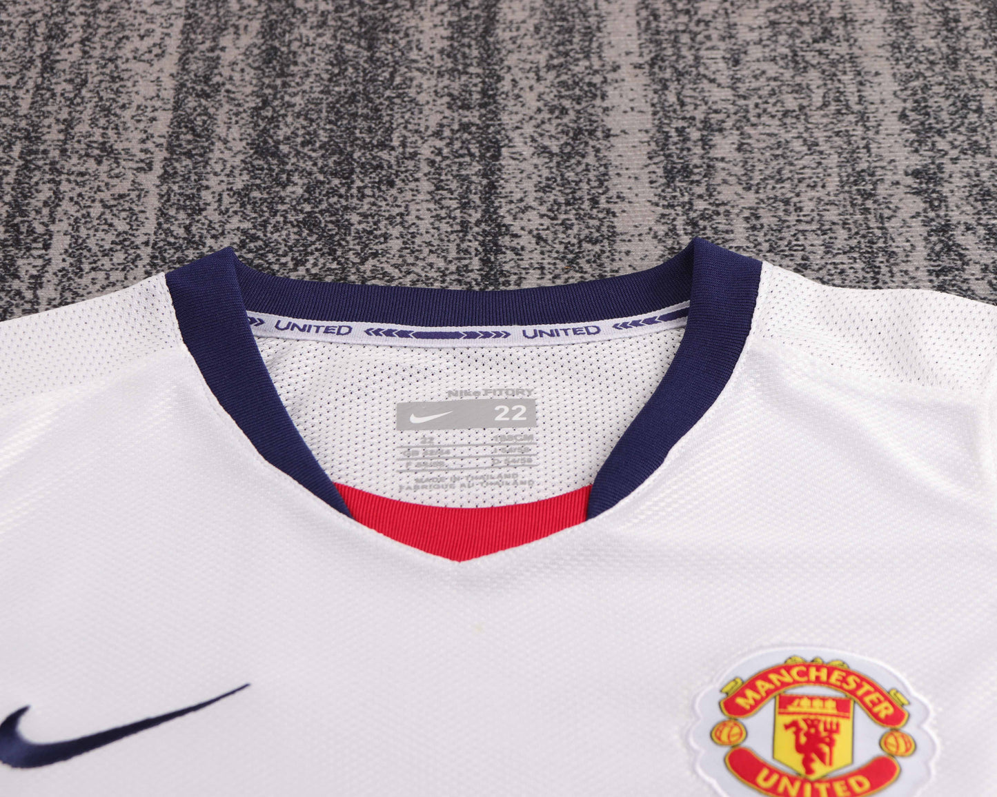 Kit infantil Manchester United Retrô Third 2009 . - Branco